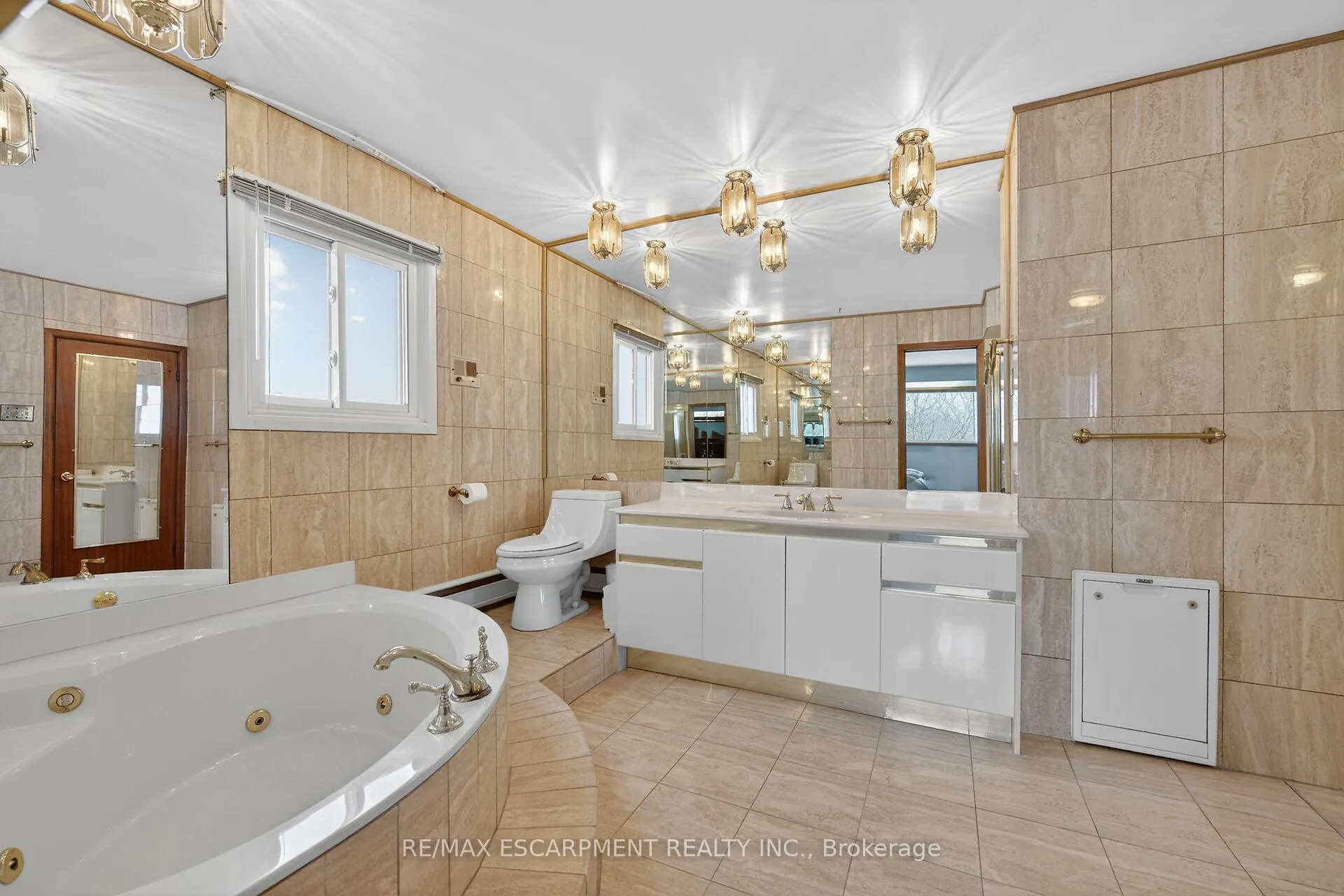 Photo 28 of 16 Southill Drive, Hamilton, Centremount — HOMEH