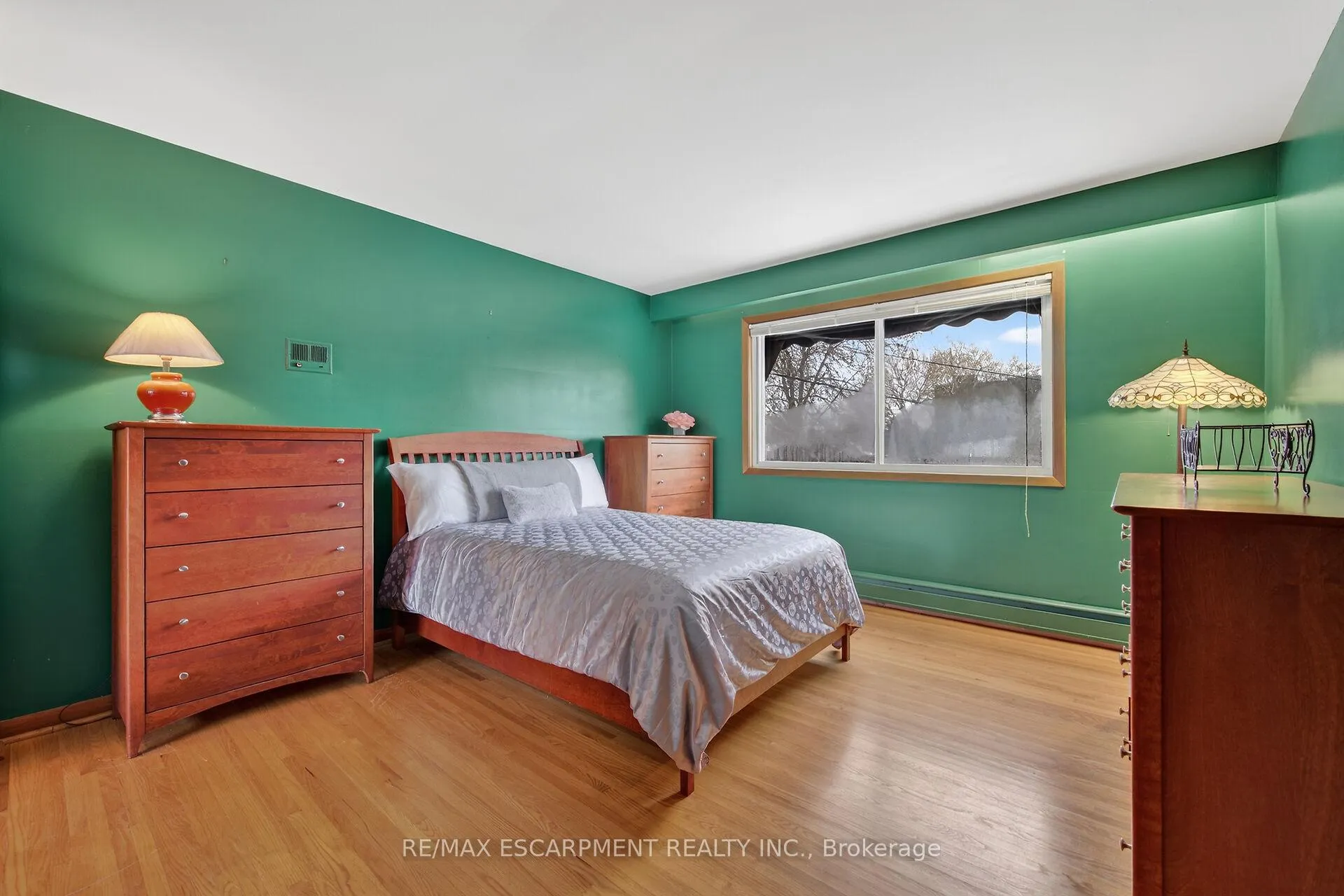 Photo 32 of 16 Southill Drive, Hamilton, Centremount — HOMEH