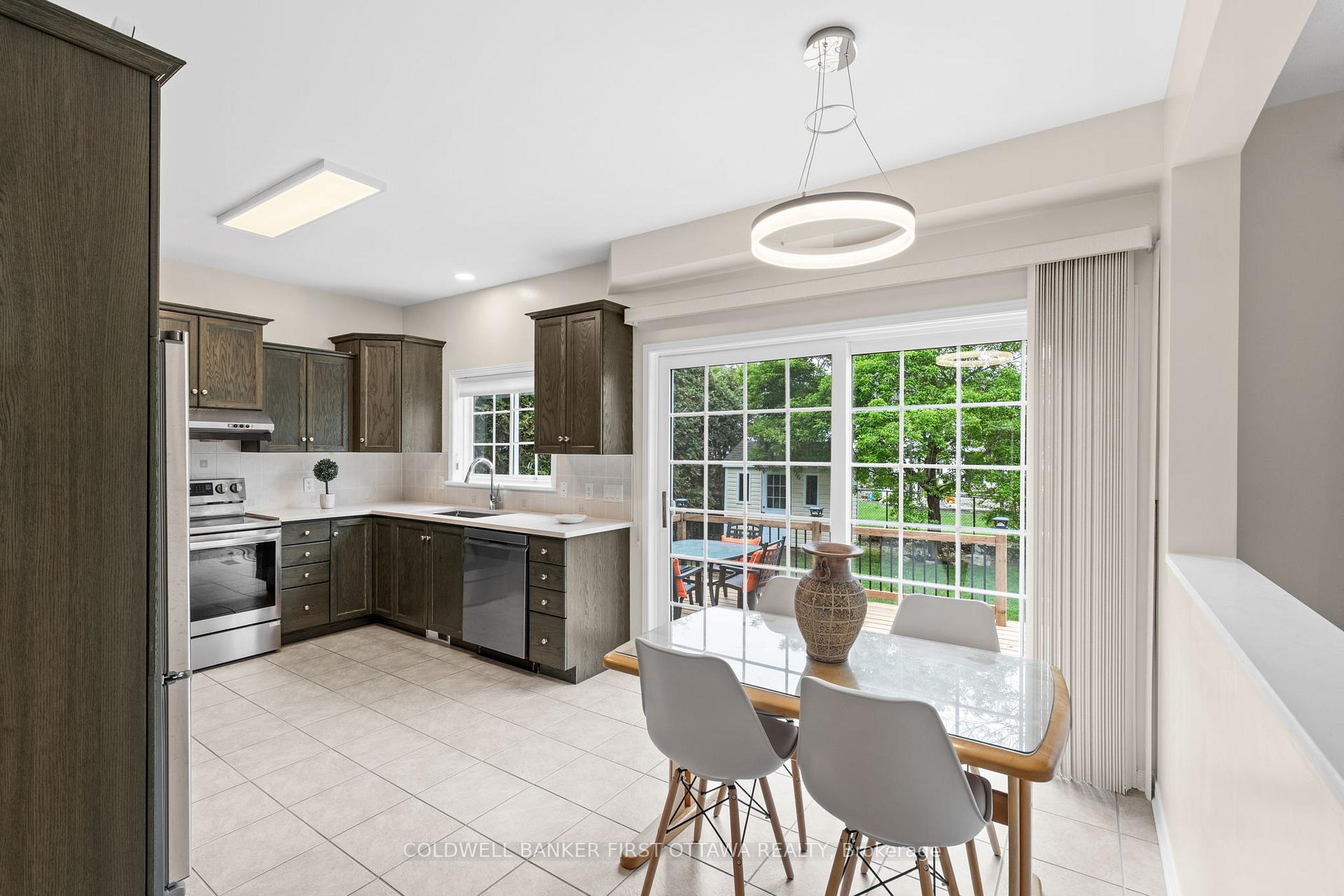 Photo 9 of 9 Calderwood Way, Ottawa, Barrhaven - Stonebridge — HOMEH