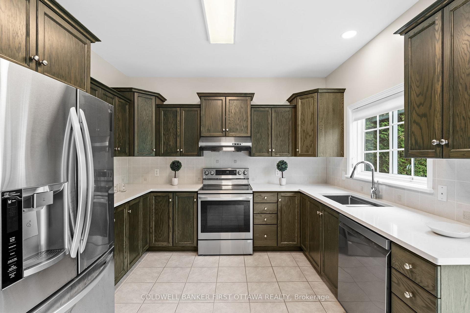 Photo 10 of 9 Calderwood Way, Ottawa, Barrhaven - Stonebridge — HOMEH