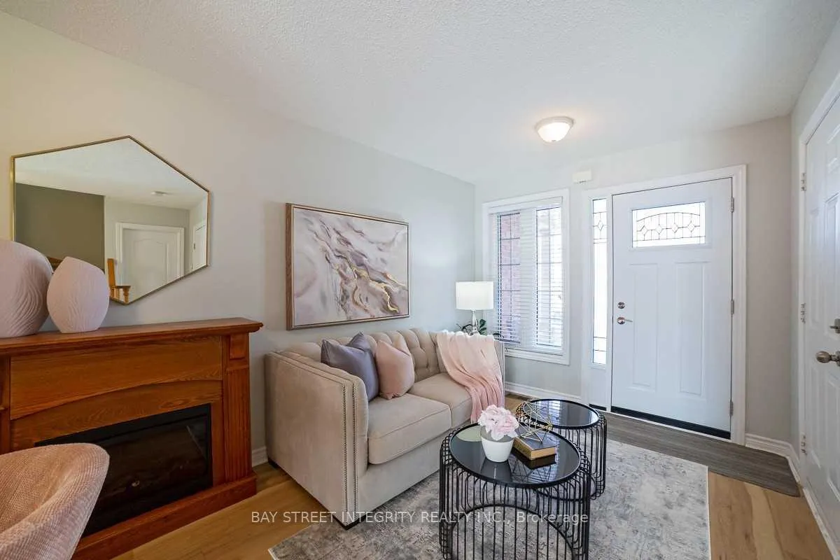 Photo 2 of 13 Vansickle Street, Hamilton, Ancaster — HOMEH