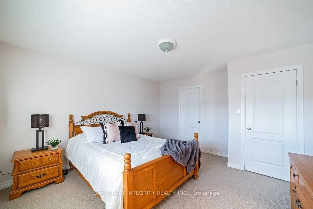 Photo 10 of 13 Vansickle Street, Hamilton, Ancaster — HOMEH