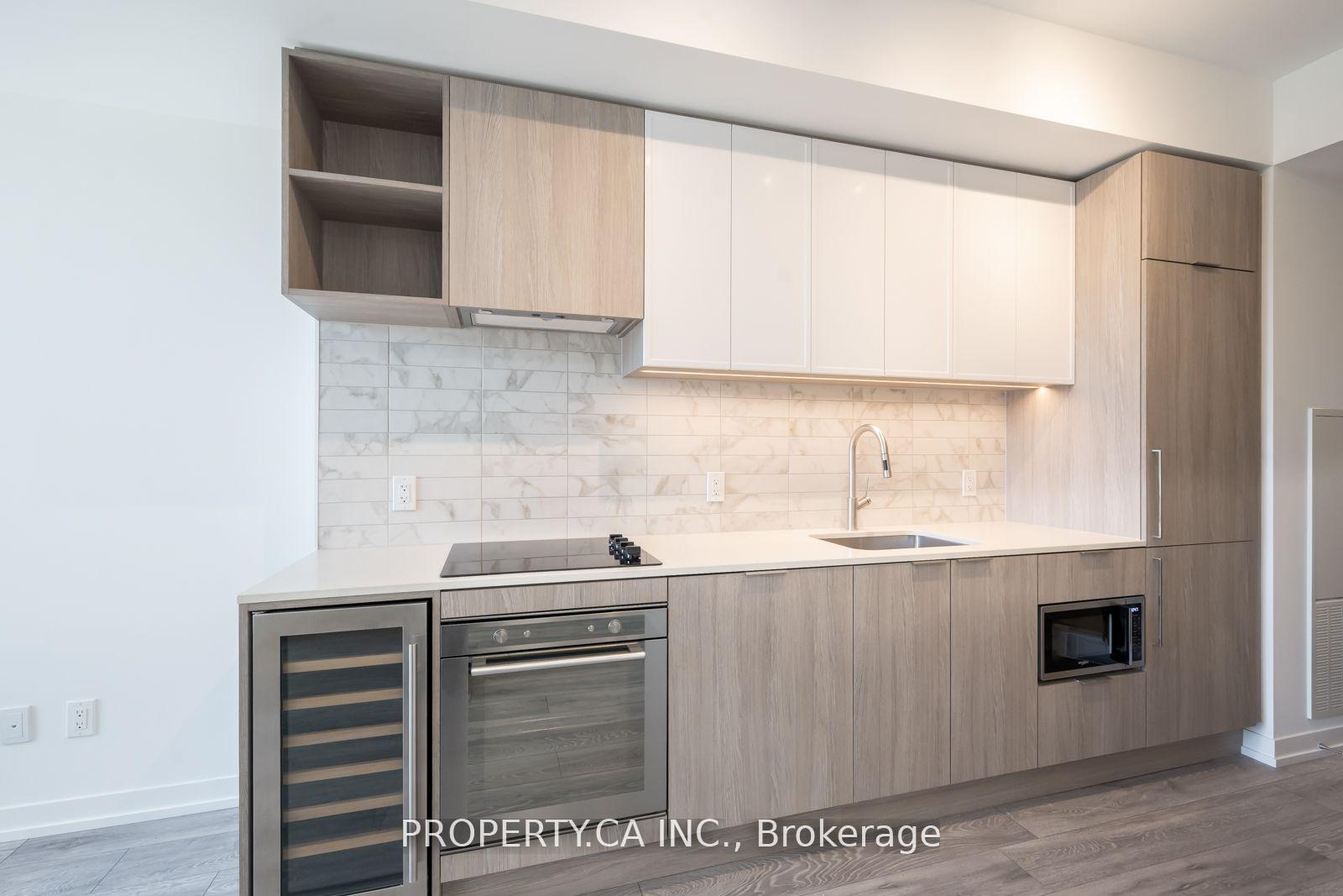 Photo 5 of Unit 305, 2020 Bathurst Street, Toronto, Humewood-Cedarvale — HOMEH