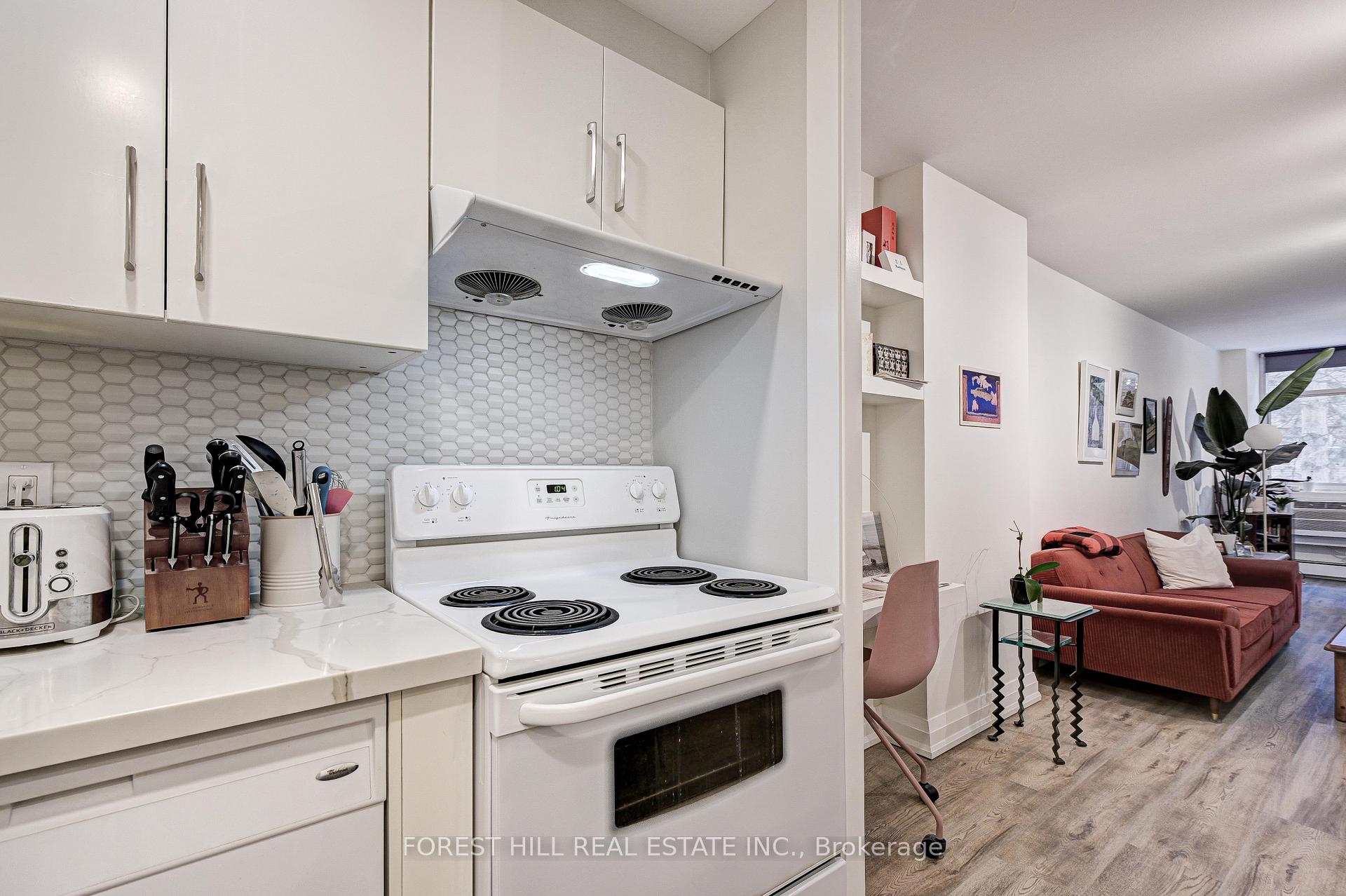 Photo 3 of Unit 211, 335 Lonsdale Road, Toronto, Forest Hill South — HOMEH
