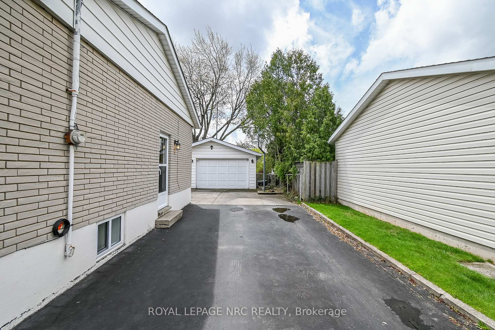 Photo 5 of 27 Forest Road, Grimsby, Grimsby Beach — HOMEH