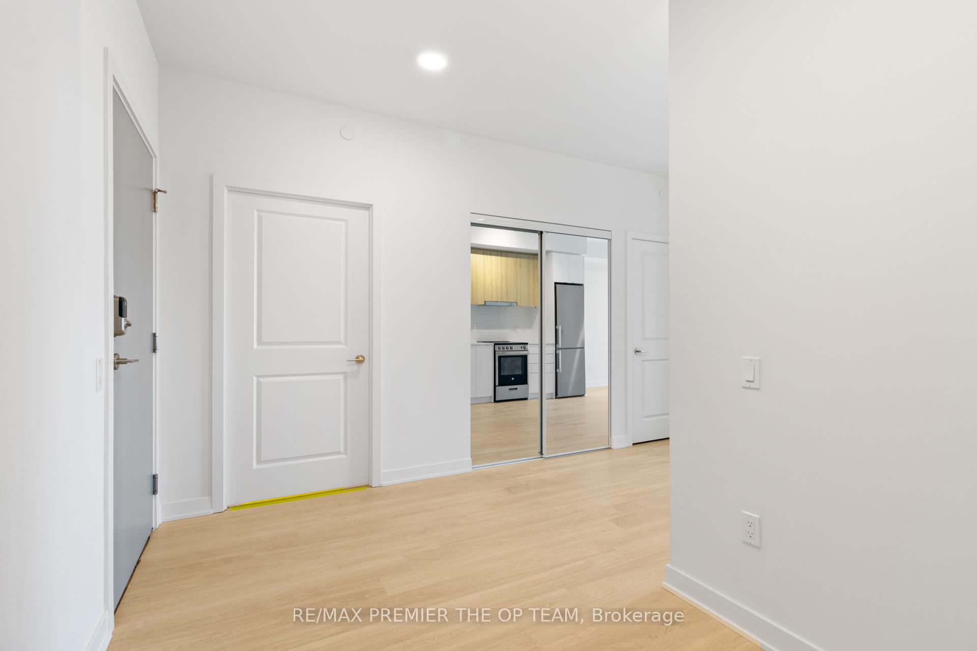 Photo 8 of Unit 2109, 30 Upper Mall Way, Vaughan, Brownridge — HOMEH