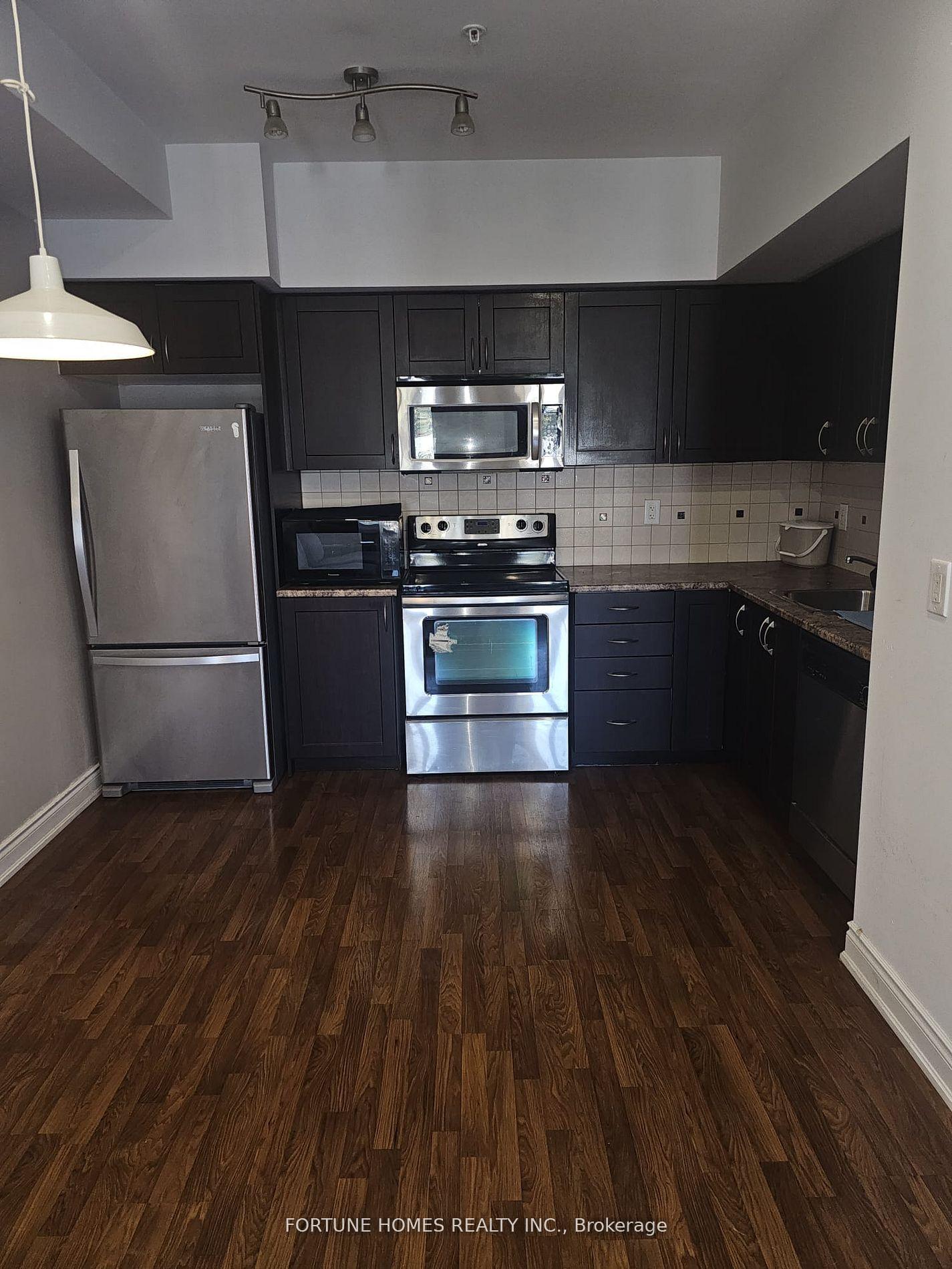 Photo 4 of Unit 204, 25 richgrove Drive, Etobicoke, Willowridge-Martingrove-Richview — HOMEH