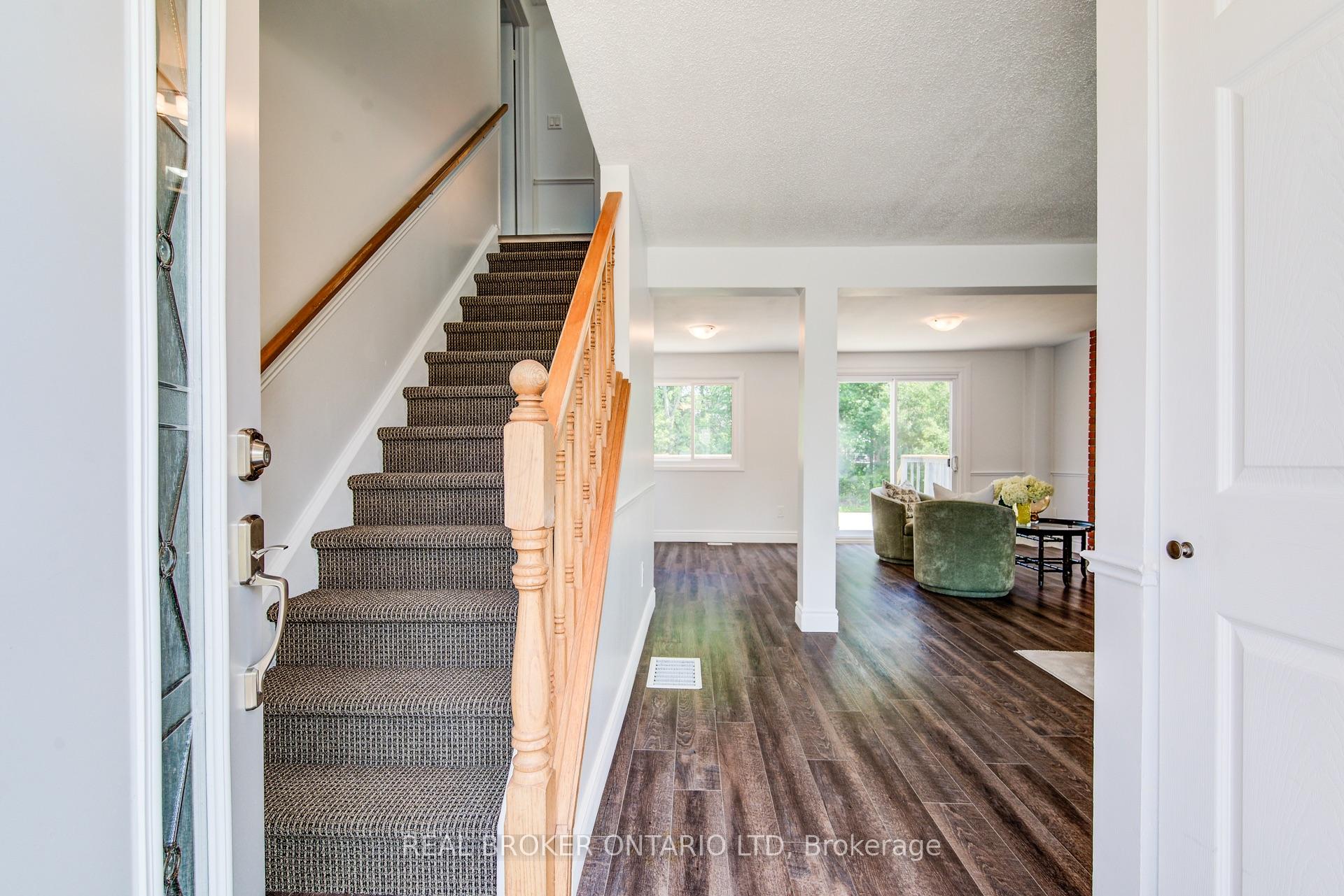 Photo 5 of 54 Yewholme Drive, Guelph, Kortright West — HOMEH