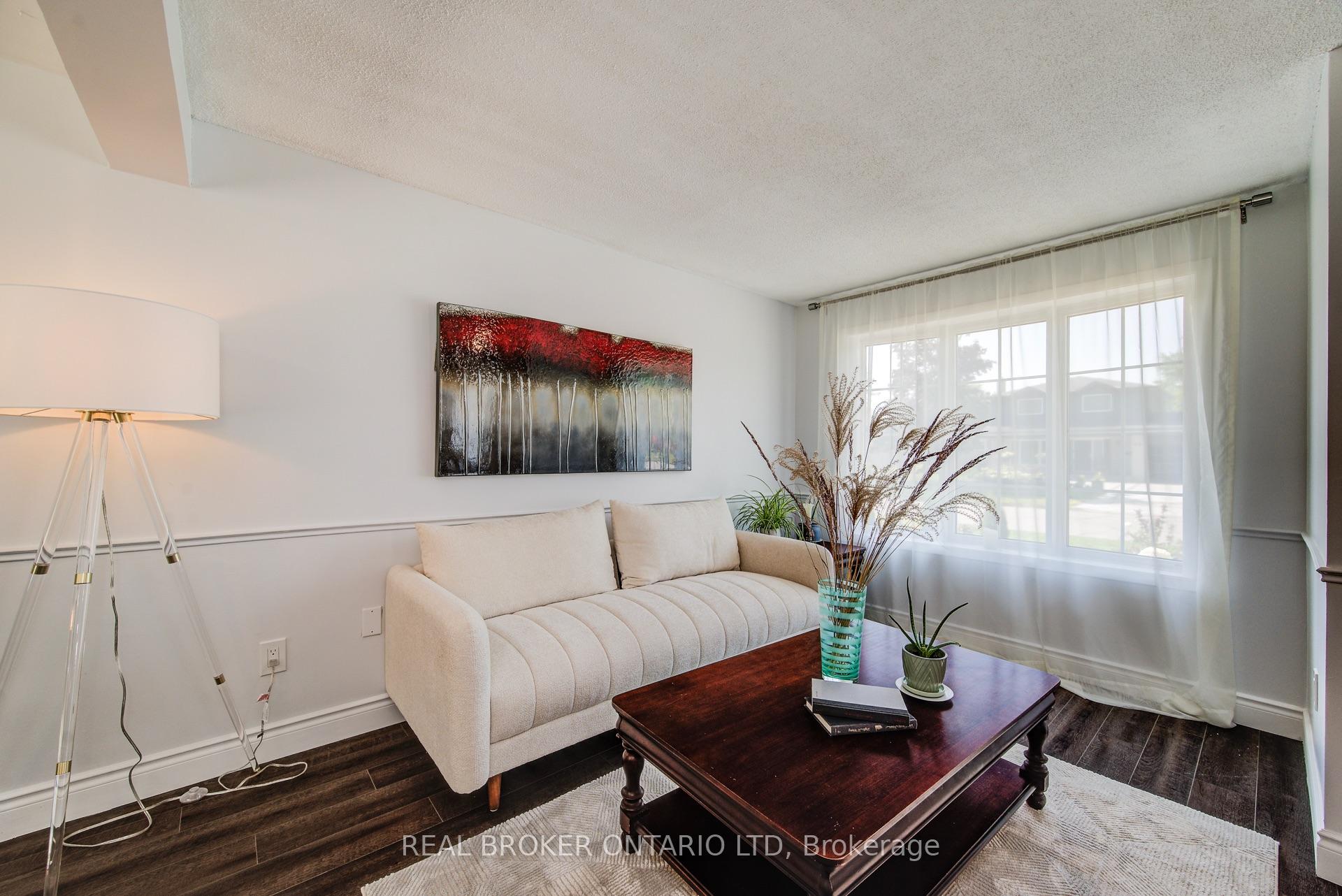 Photo 8 of 54 Yewholme Drive, Guelph, Kortright West — HOMEH