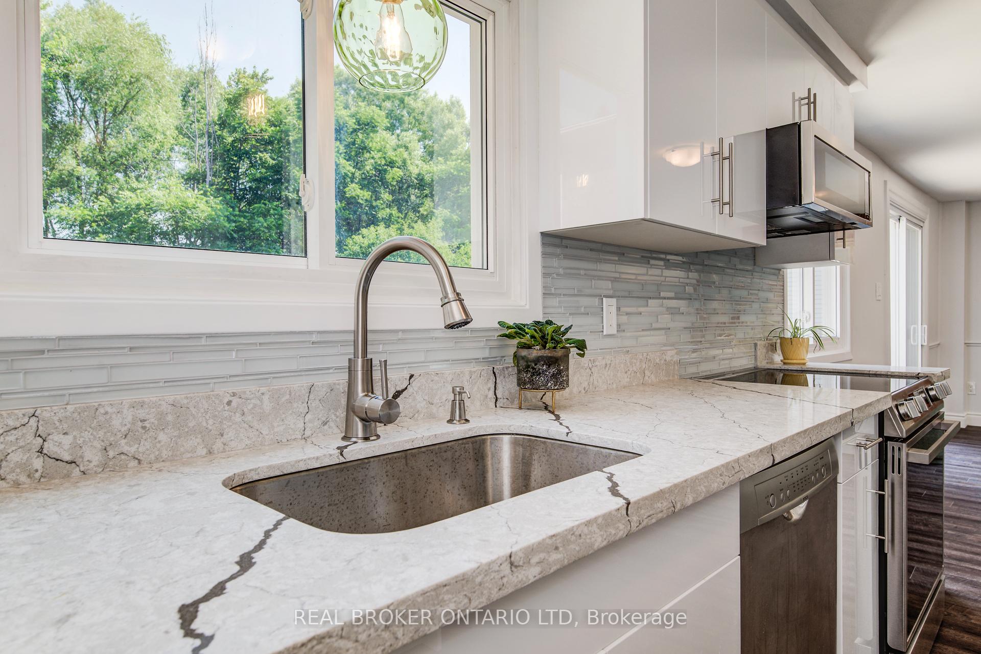 Photo 17 of 54 Yewholme Drive, Guelph, Kortright West — HOMEH