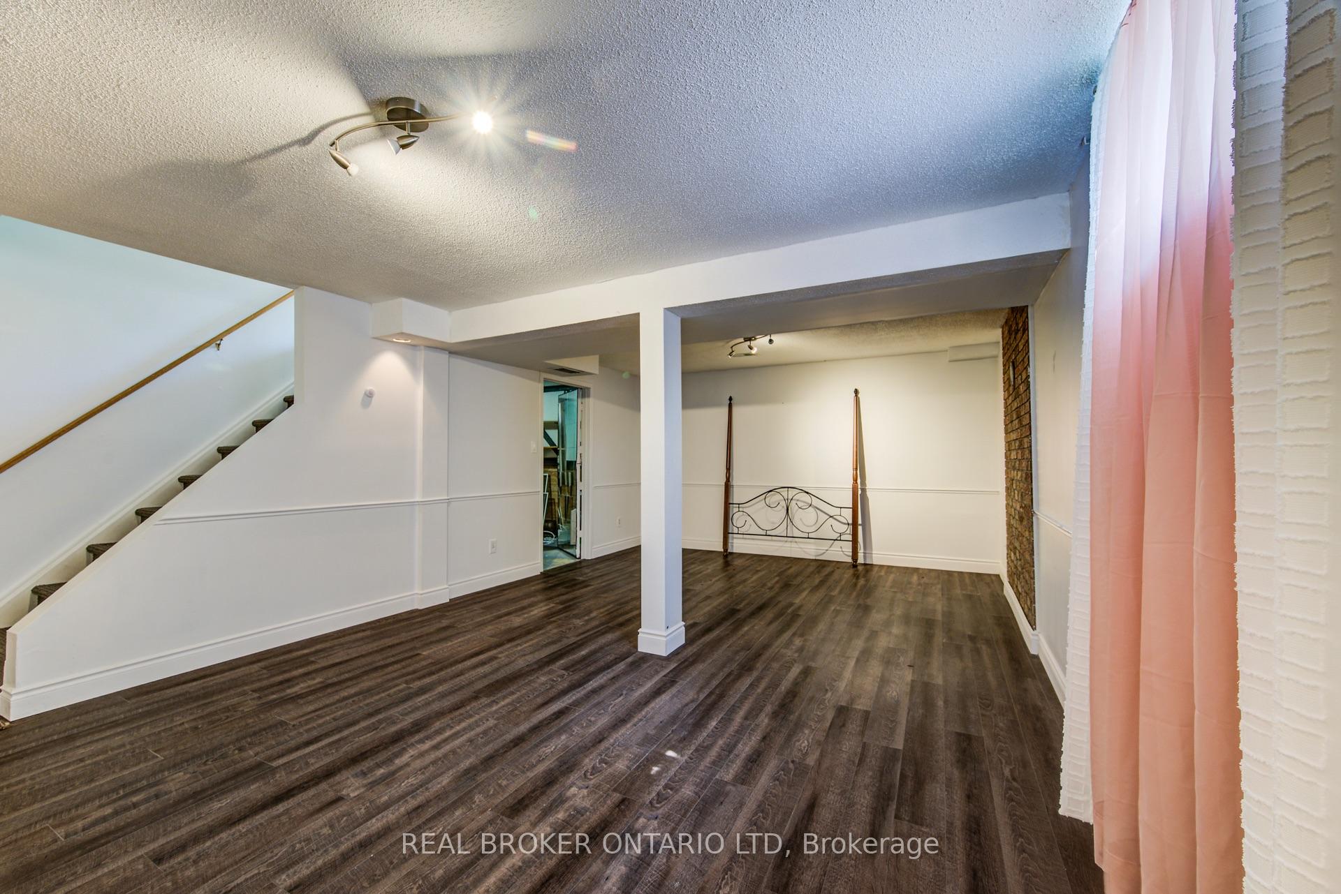 Photo 34 of 54 Yewholme Drive, Guelph, Kortright West — HOMEH