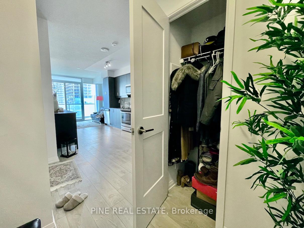 Photo 4 of Unit 1708, 7895 Jane Street, Vaughan, Concord — HOMEH