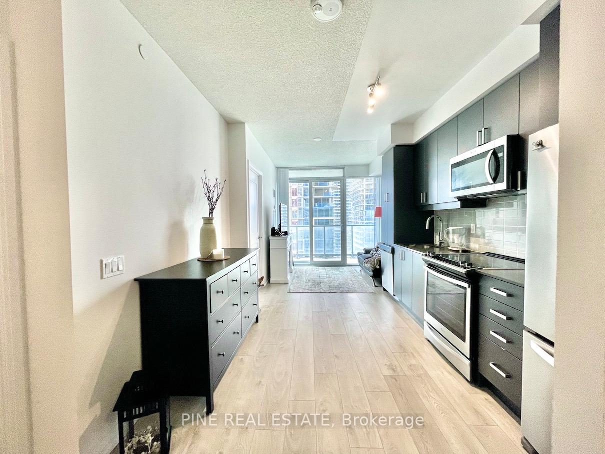 Photo 7 of Unit 1708, 7895 Jane Street, Vaughan, Concord — HOMEH