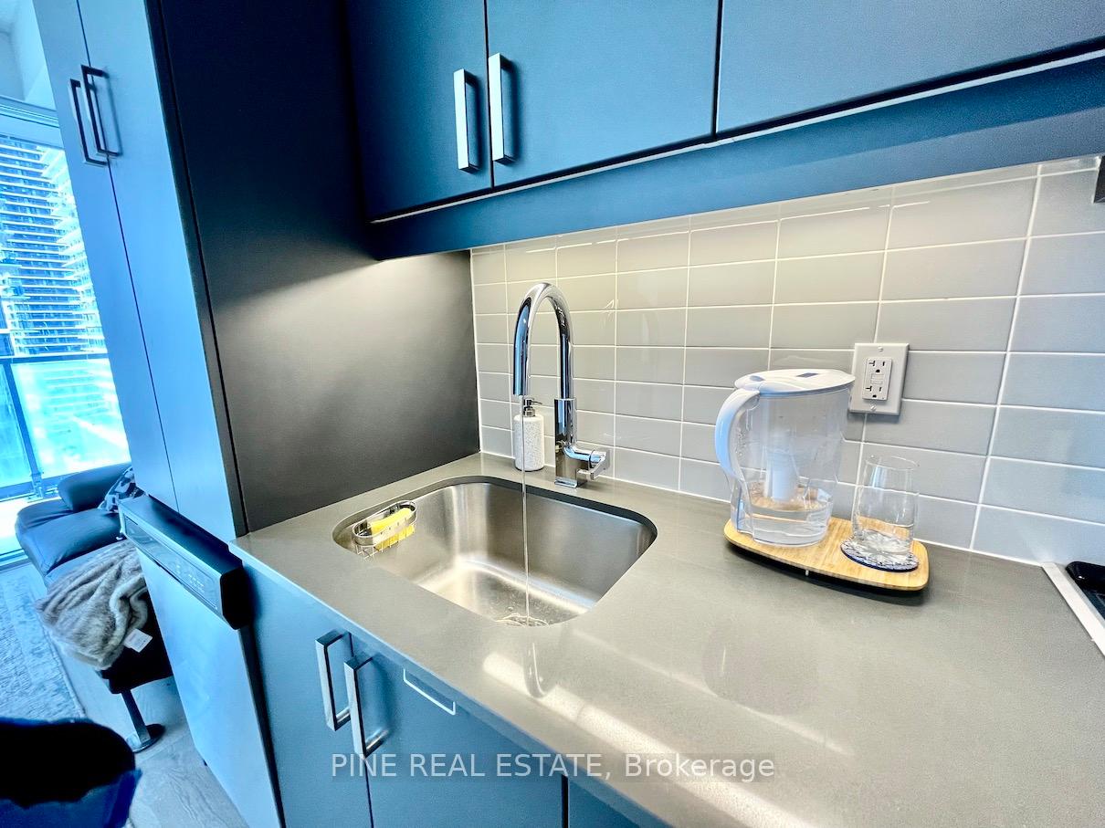 Photo 8 of Unit 1708, 7895 Jane Street, Vaughan, Concord — HOMEH