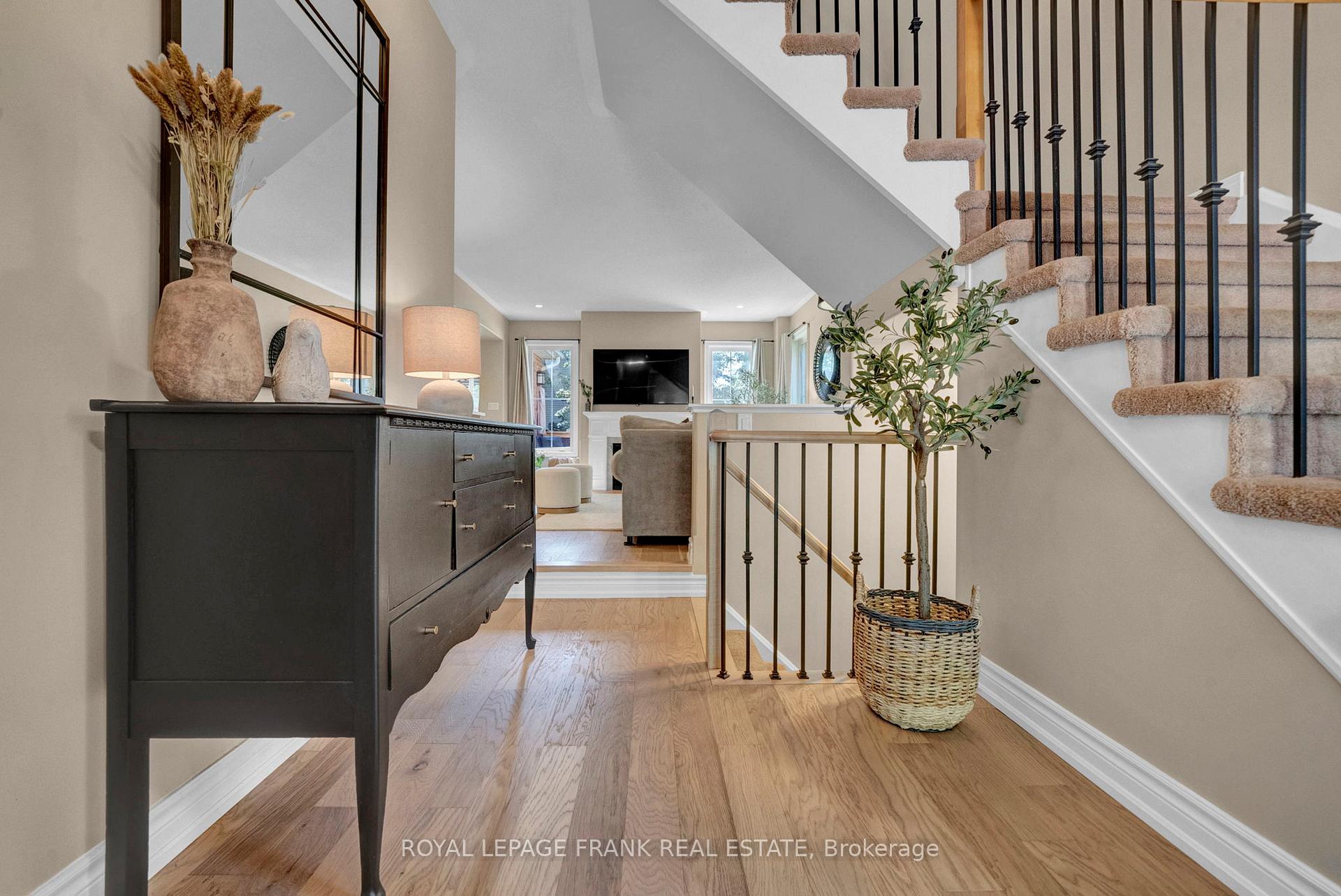 Photo 2 of 22 Osgoode Gate, Clarington, Courtice — HOMEH