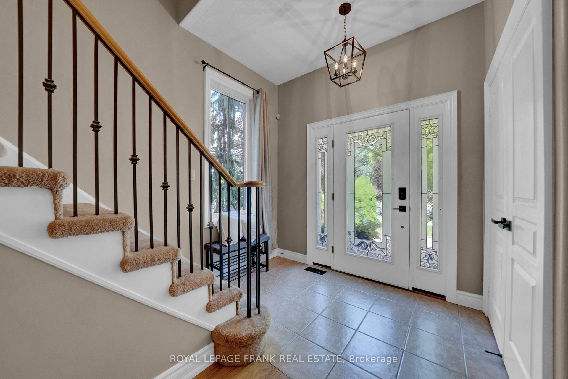 Photo 3 of 22 Osgoode Gate, Clarington, Courtice — HOMEH