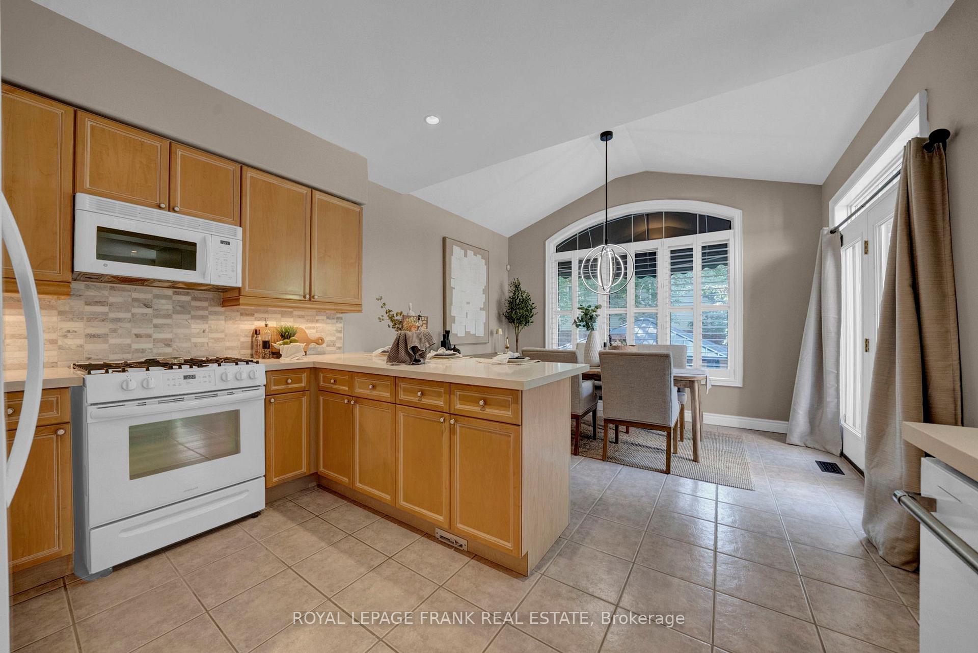 Photo 8 of 22 Osgoode Gate, Clarington, Courtice — HOMEH