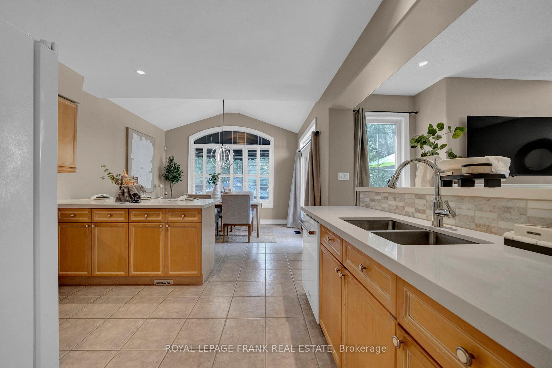 Photo 9 of 22 Osgoode Gate, Clarington, Courtice — HOMEH