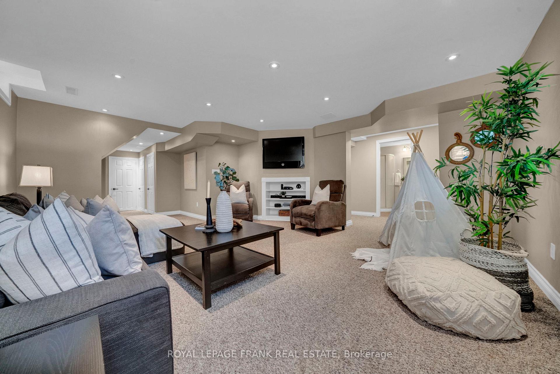 Photo 24 of 22 Osgoode Gate, Clarington, Courtice — HOMEH