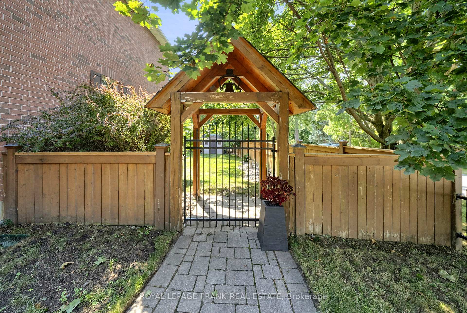 Photo 28 of 22 Osgoode Gate, Clarington, Courtice — HOMEH