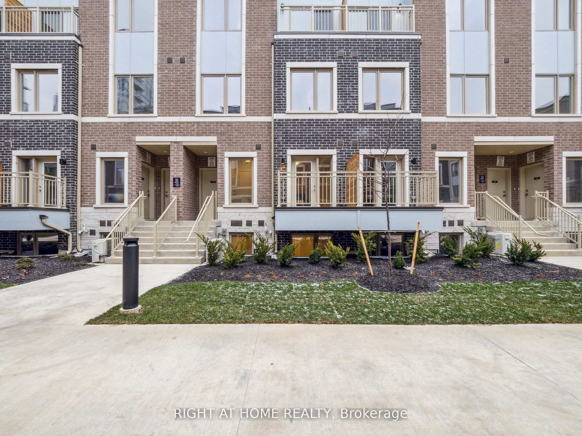 Photo 1 of Unit 105, 39 Honeycrisp Crescent, Vaughan, Vaughan Corporate Centre — HOMEH