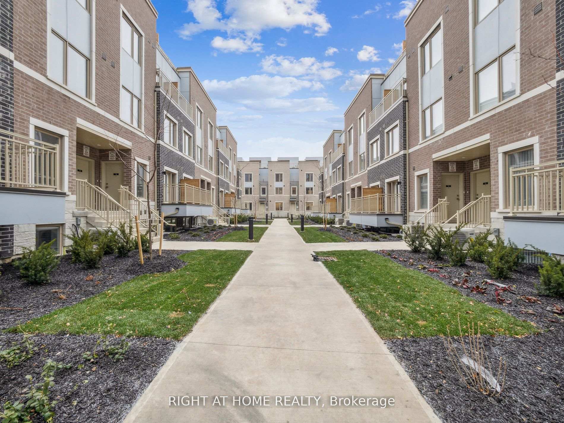 Photo 3 of Unit 105, 39 Honeycrisp Crescent, Vaughan, Vaughan Corporate Centre — HOMEH