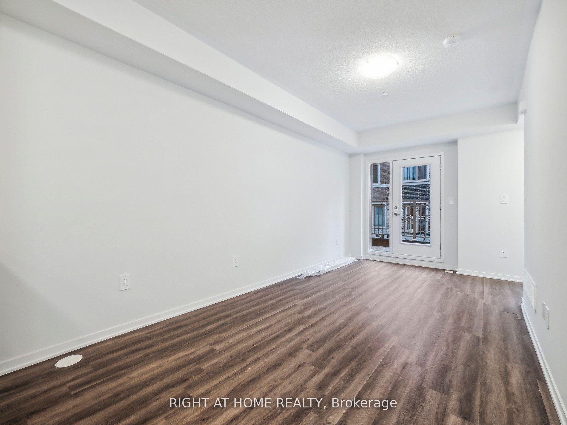 Photo 2 of Unit 105, 39 Honeycrisp Crescent, Vaughan, Vaughan Corporate Centre — HOMEH