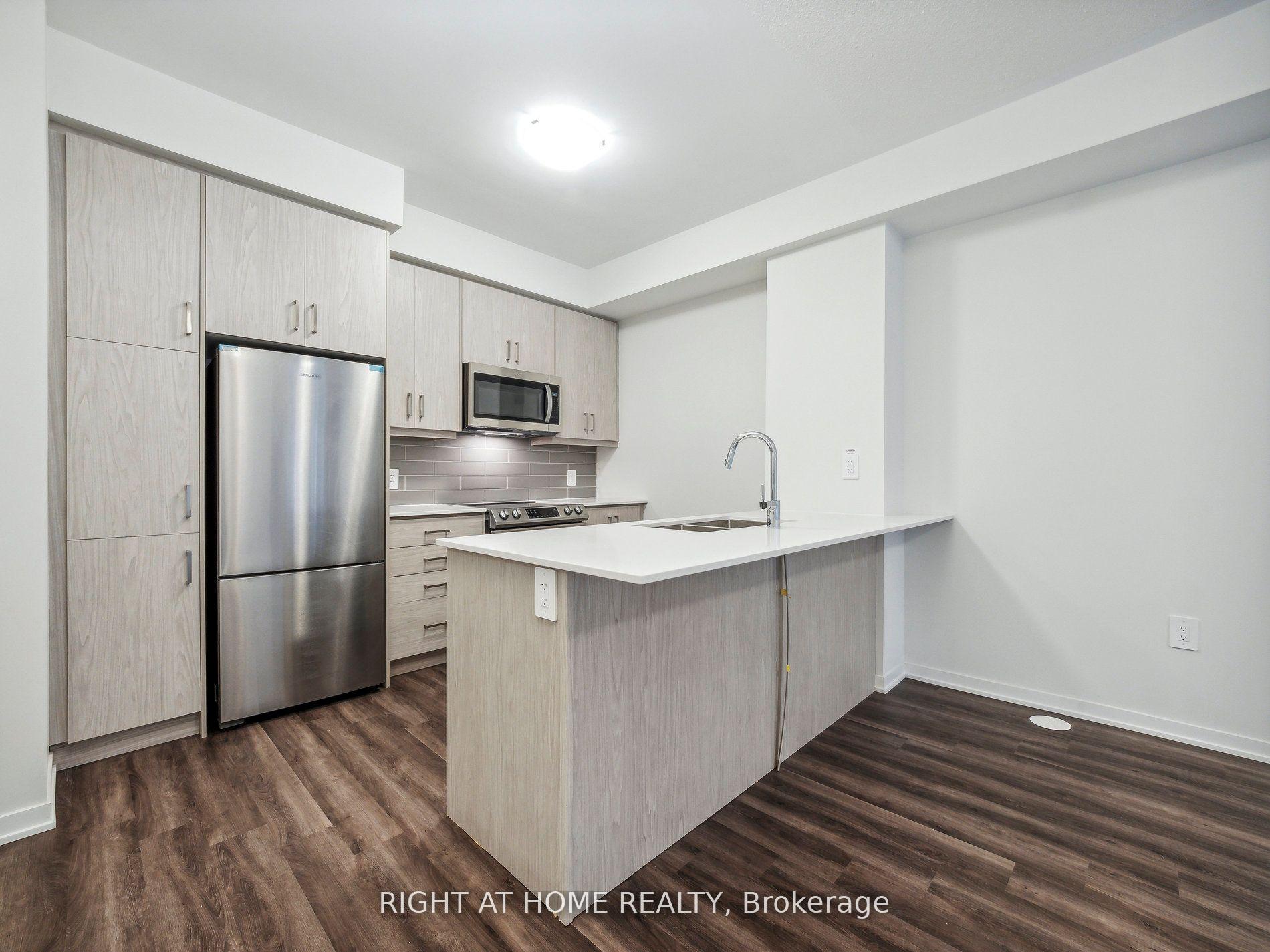 Photo 15 of Unit 105, 39 Honeycrisp Crescent, Vaughan, Vaughan Corporate Centre — HOMEH