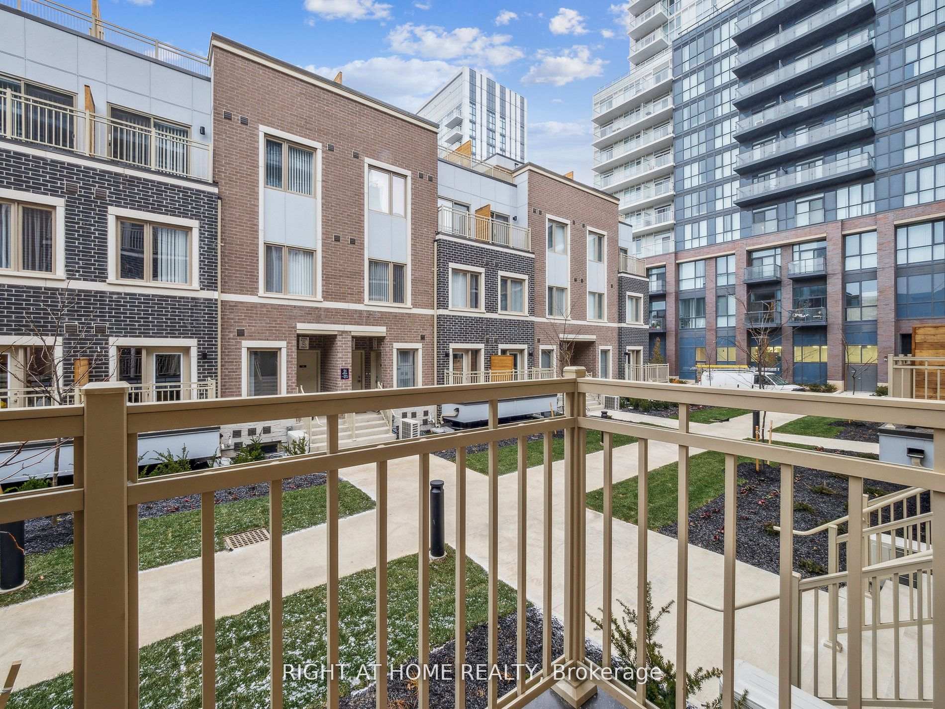 Photo 9 of Unit 105, 39 Honeycrisp Crescent, Vaughan, Vaughan Corporate Centre — HOMEH