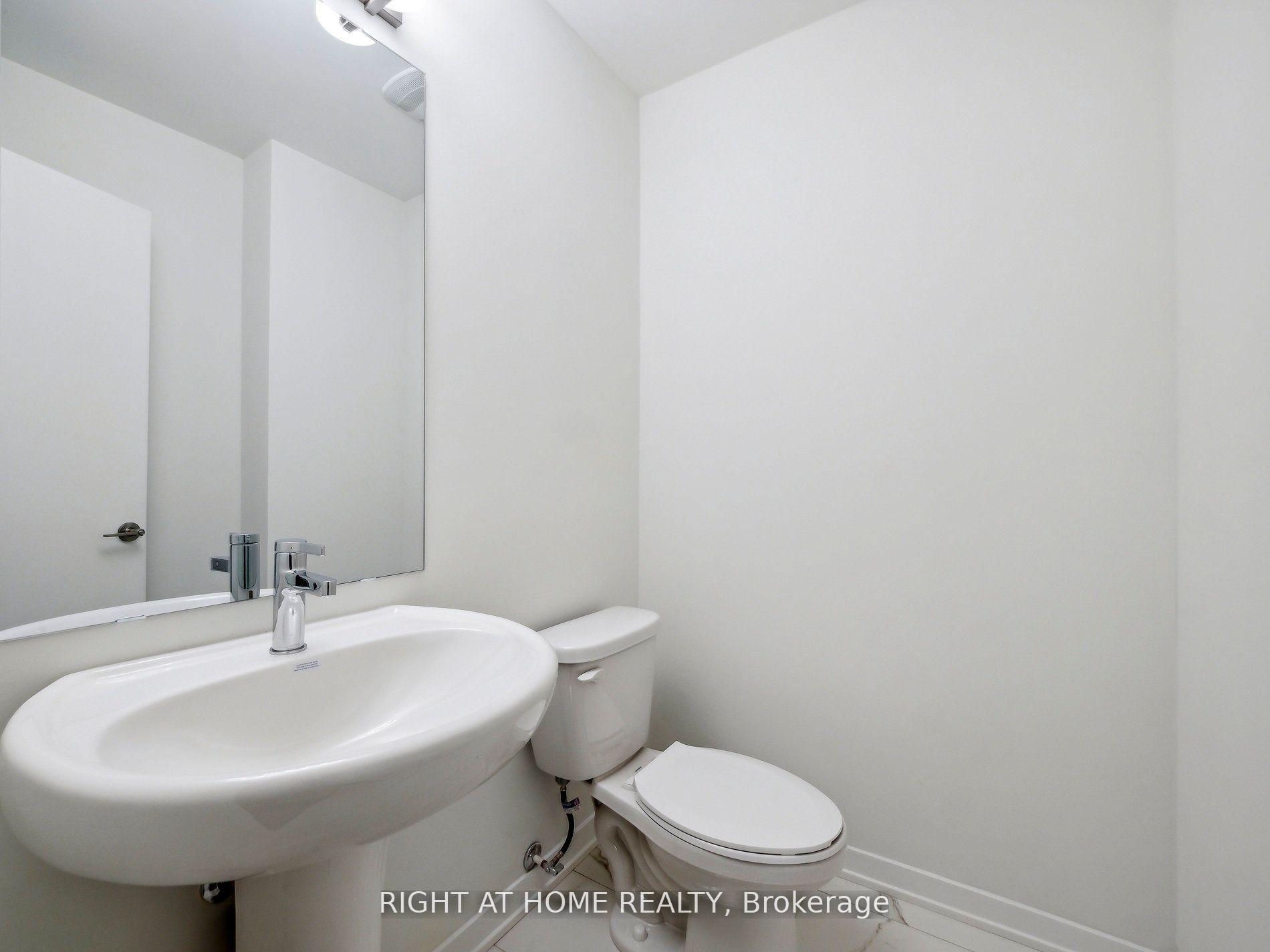 Photo 8 of Unit 105, 39 Honeycrisp Crescent, Vaughan, Vaughan Corporate Centre — HOMEH