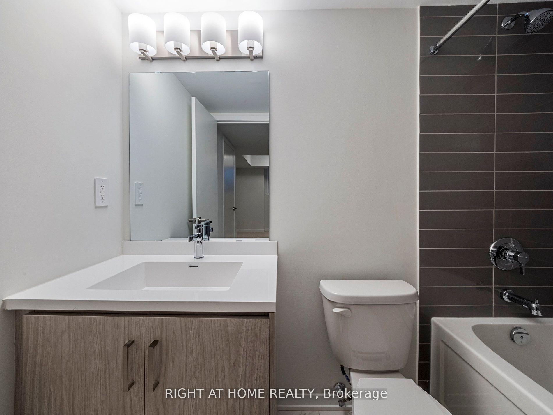 Photo 13 of Unit 105, 39 Honeycrisp Crescent, Vaughan, Vaughan Corporate Centre — HOMEH