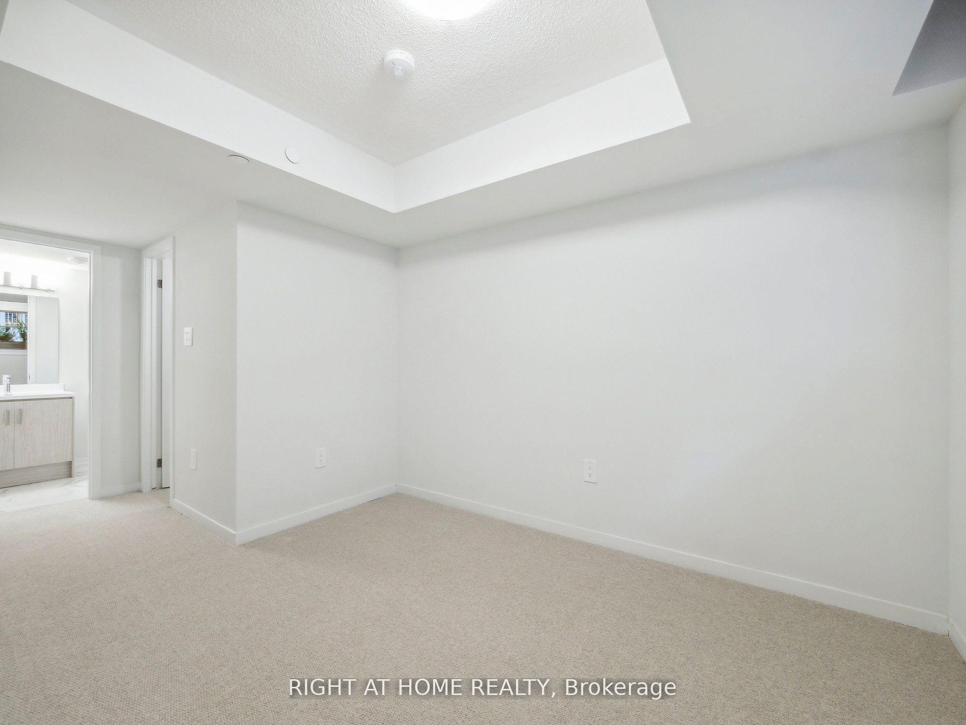 Photo 11 of Unit 105, 39 Honeycrisp Crescent, Vaughan, Vaughan Corporate Centre — HOMEH