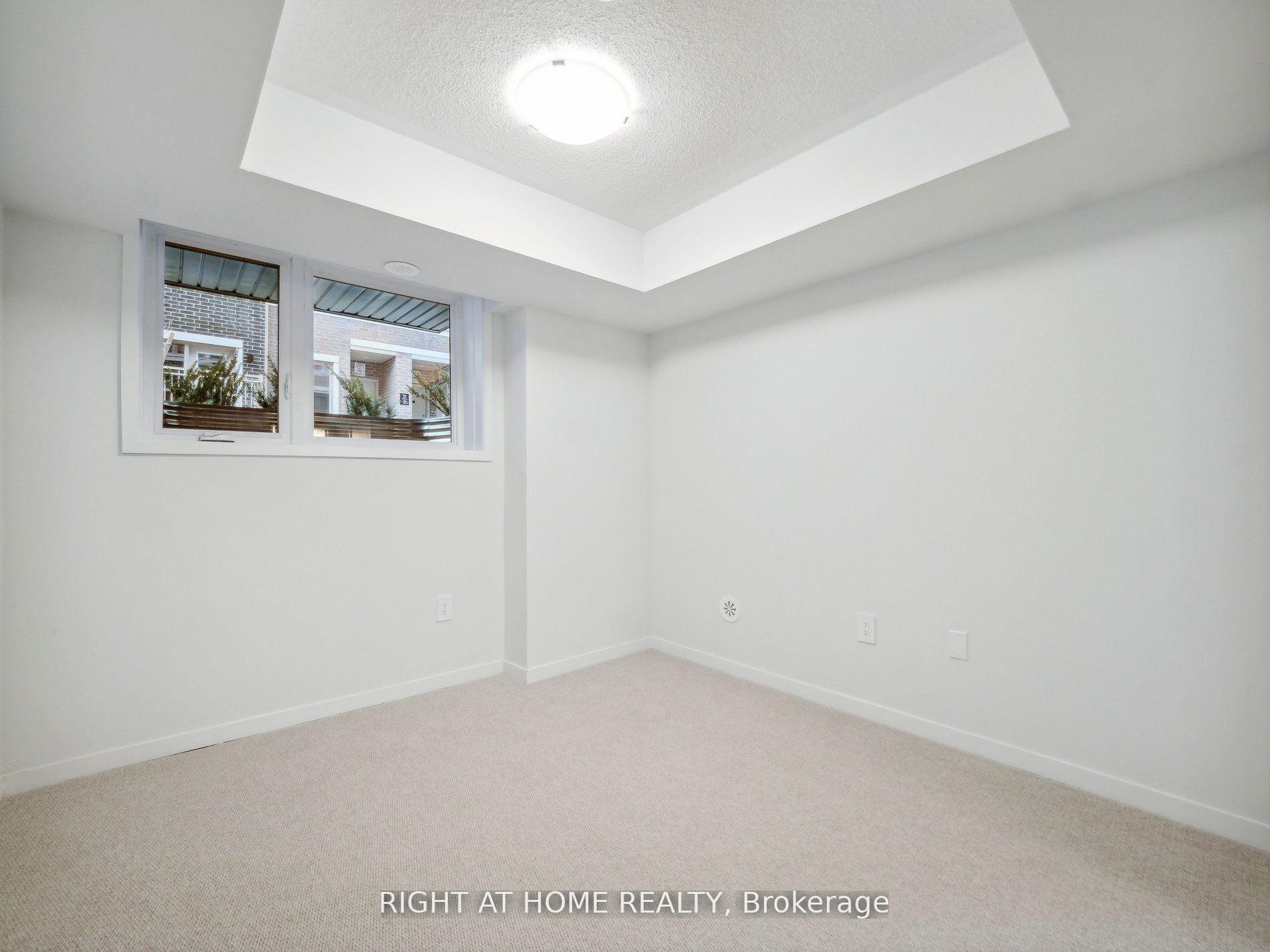 Photo 10 of Unit 105, 39 Honeycrisp Crescent, Vaughan, Vaughan Corporate Centre — HOMEH