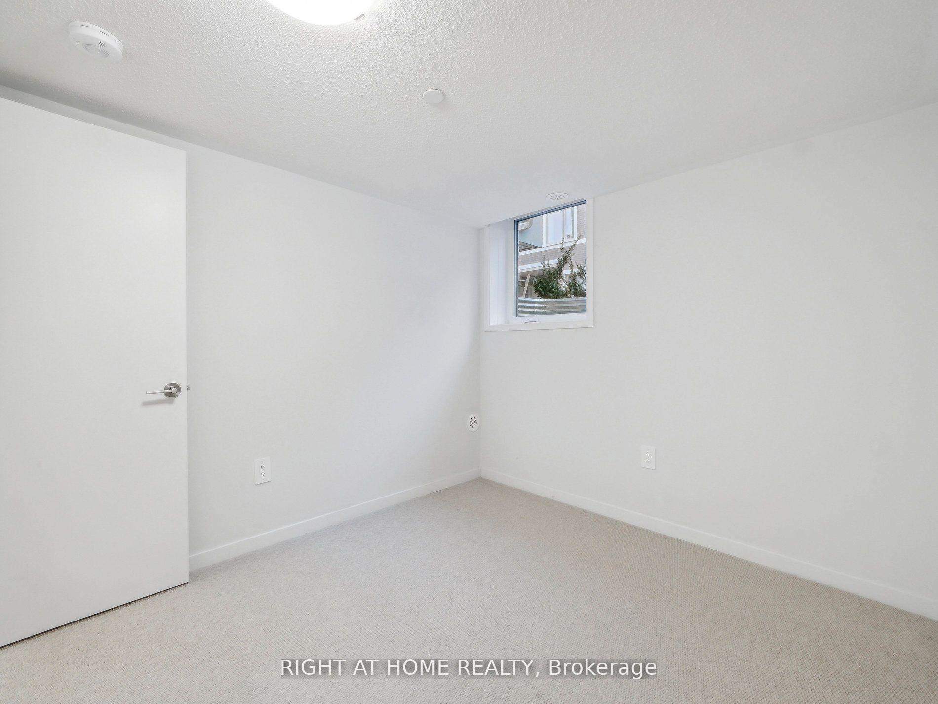 Photo 7 of Unit 105, 39 Honeycrisp Crescent, Vaughan, Vaughan Corporate Centre — HOMEH