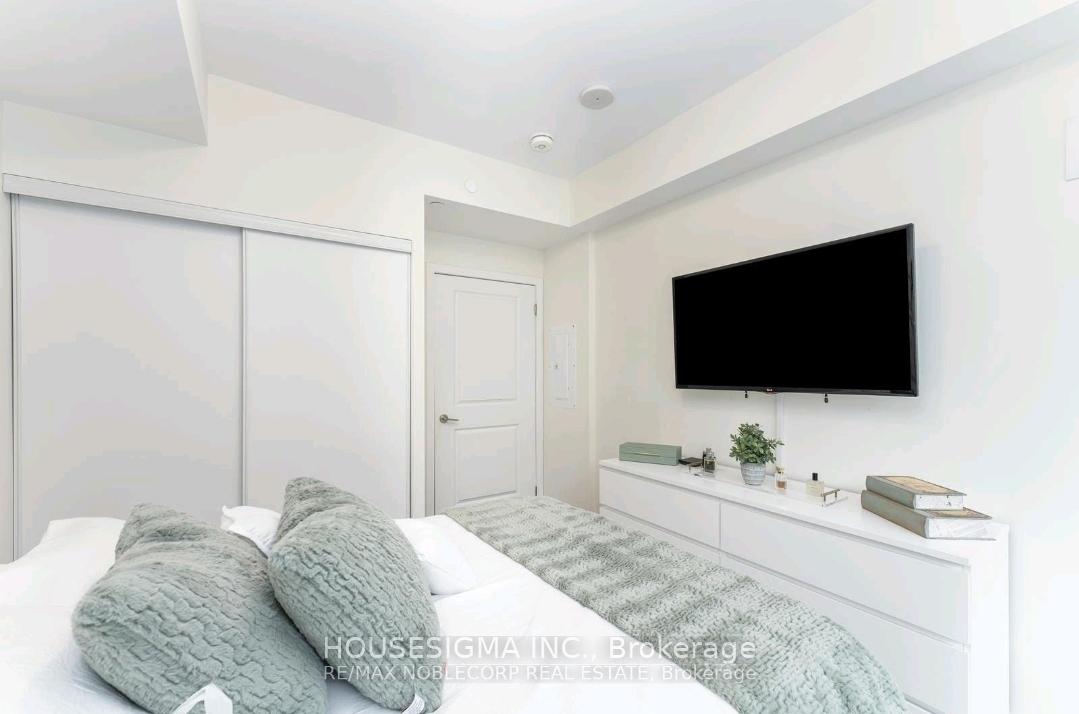 Photo 3 of 313-100 Eagle Rock Way, Vaughan, Maple — HOMEH
