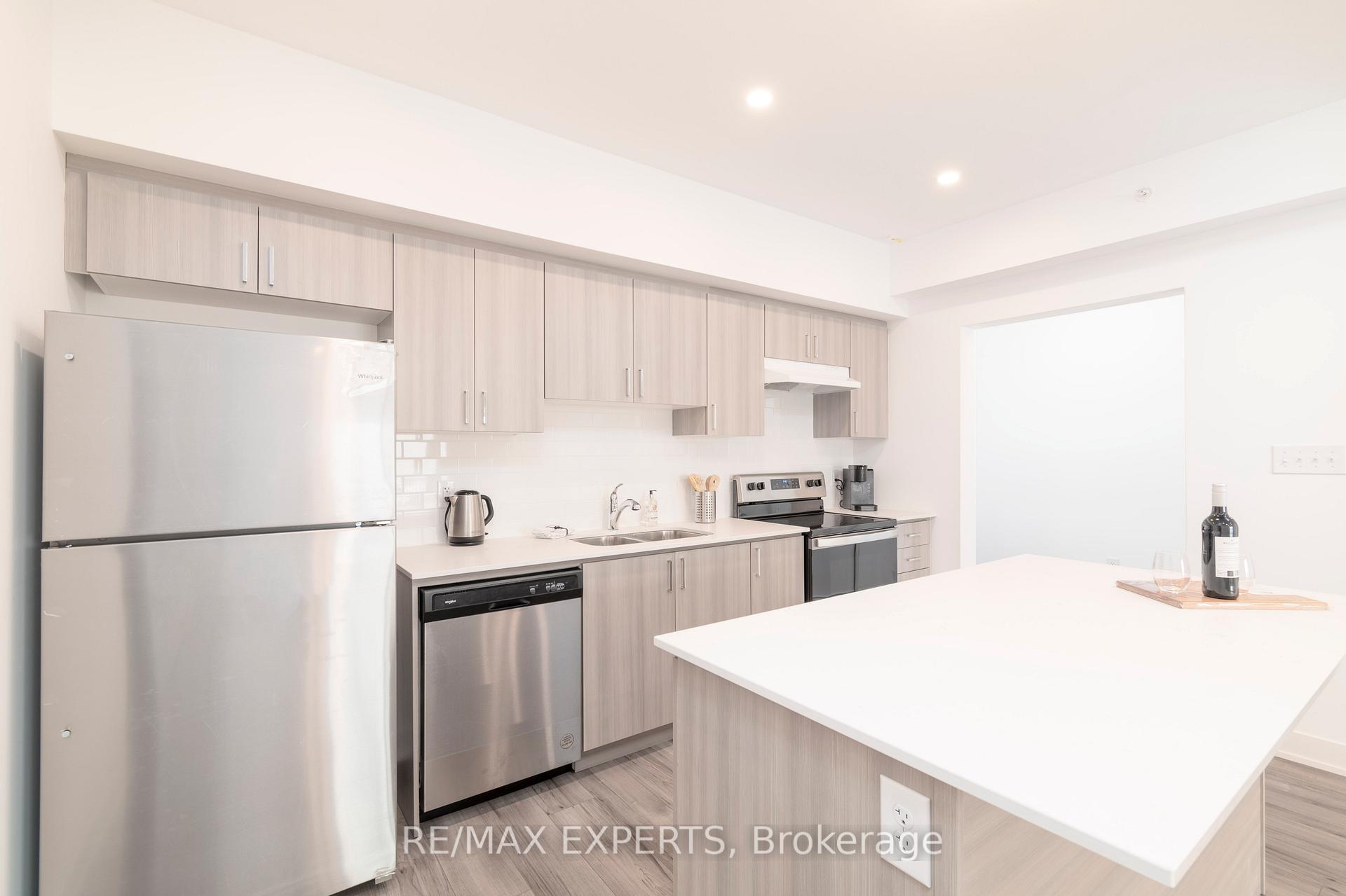 Photo 4 of Unit 410, 4 Spice Way, Barrie, Rural Barrie Southeast — HOMEH