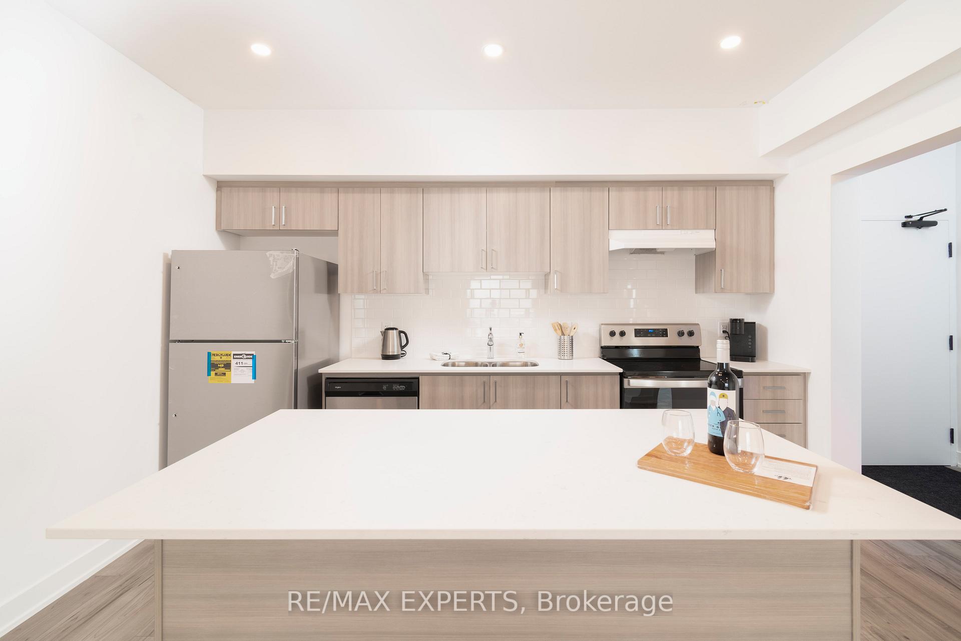 Photo 13 of Unit 410, 4 Spice Way, Barrie, Rural Barrie Southeast — HOMEH