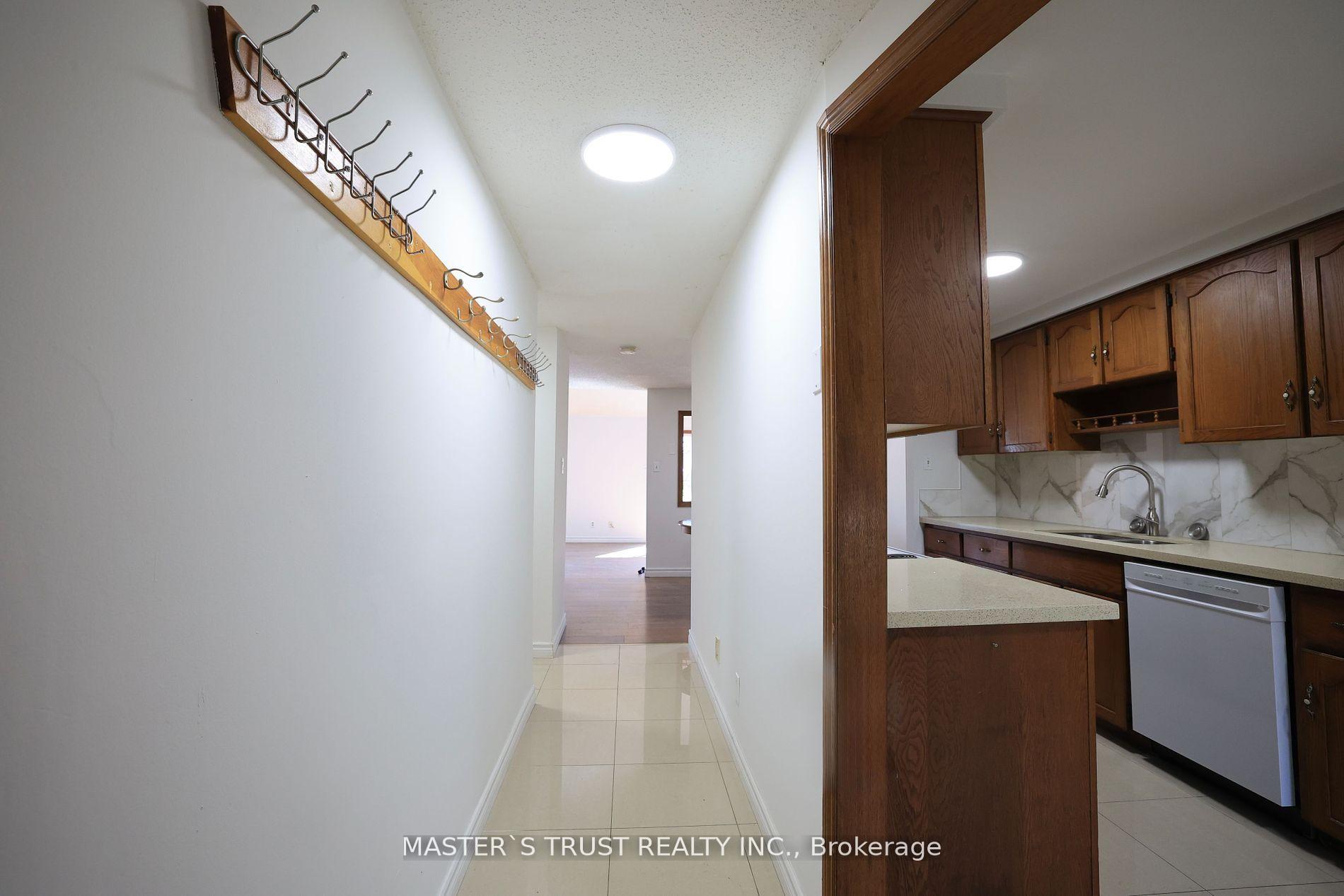 Photo 3 of 559 Edinburgh Road S, Guelph, Kortright West — HOMEH