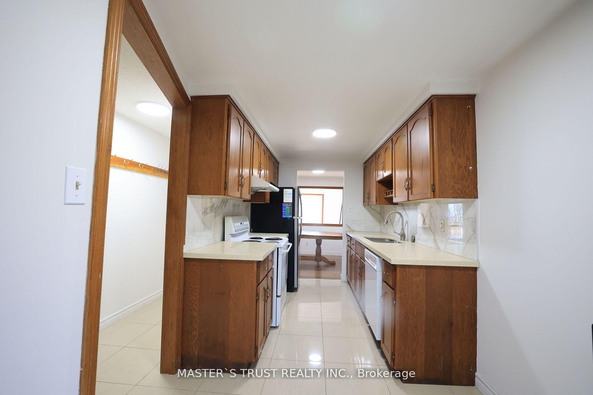 Photo 4 of 559 Edinburgh Road S, Guelph, Kortright West — HOMEH