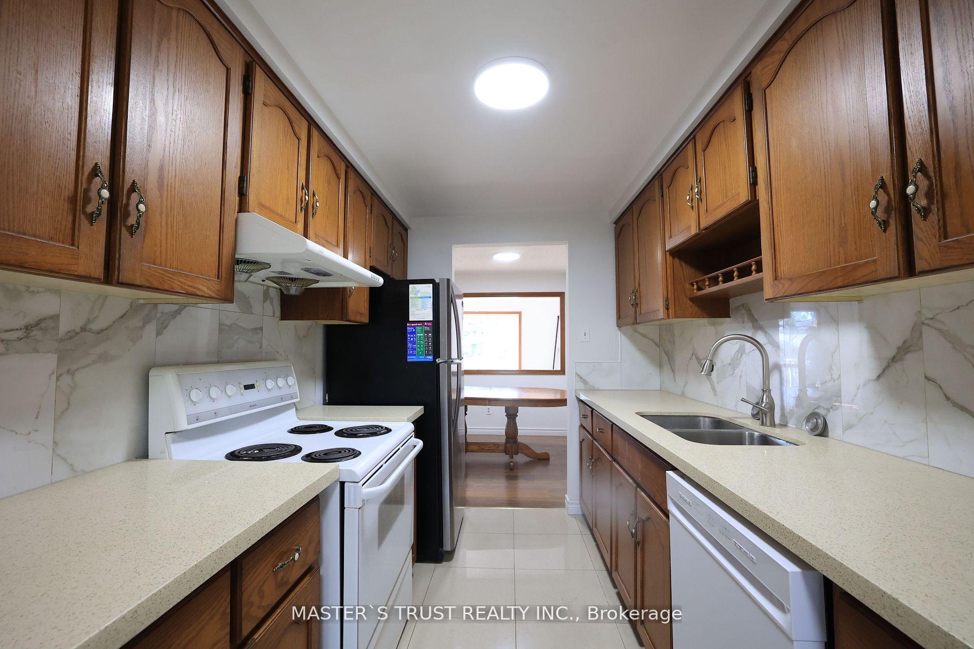Photo 5 of 559 Edinburgh Road S, Guelph, Kortright West — HOMEH