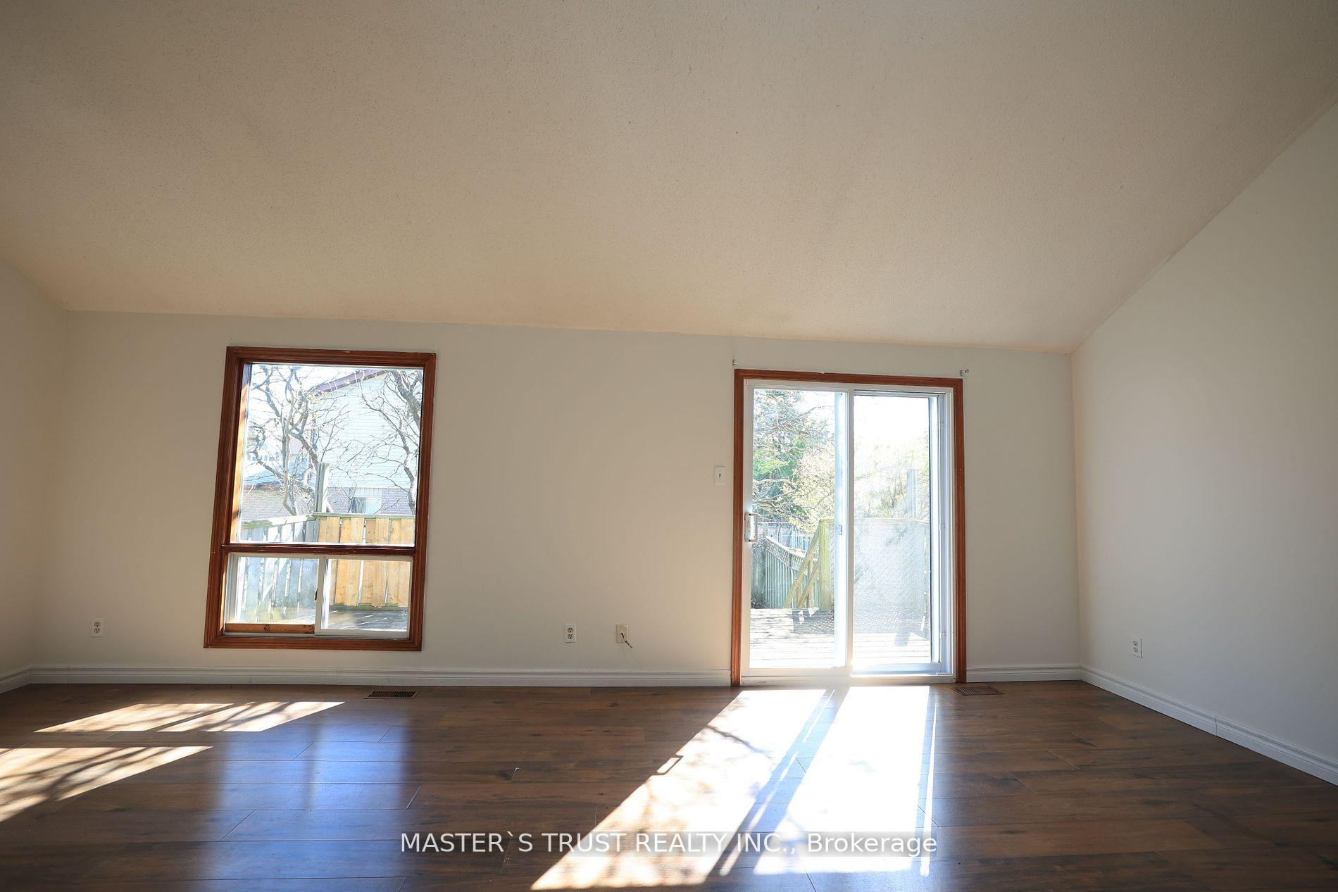 Photo 8 of 559 Edinburgh Road S, Guelph, Kortright West — HOMEH