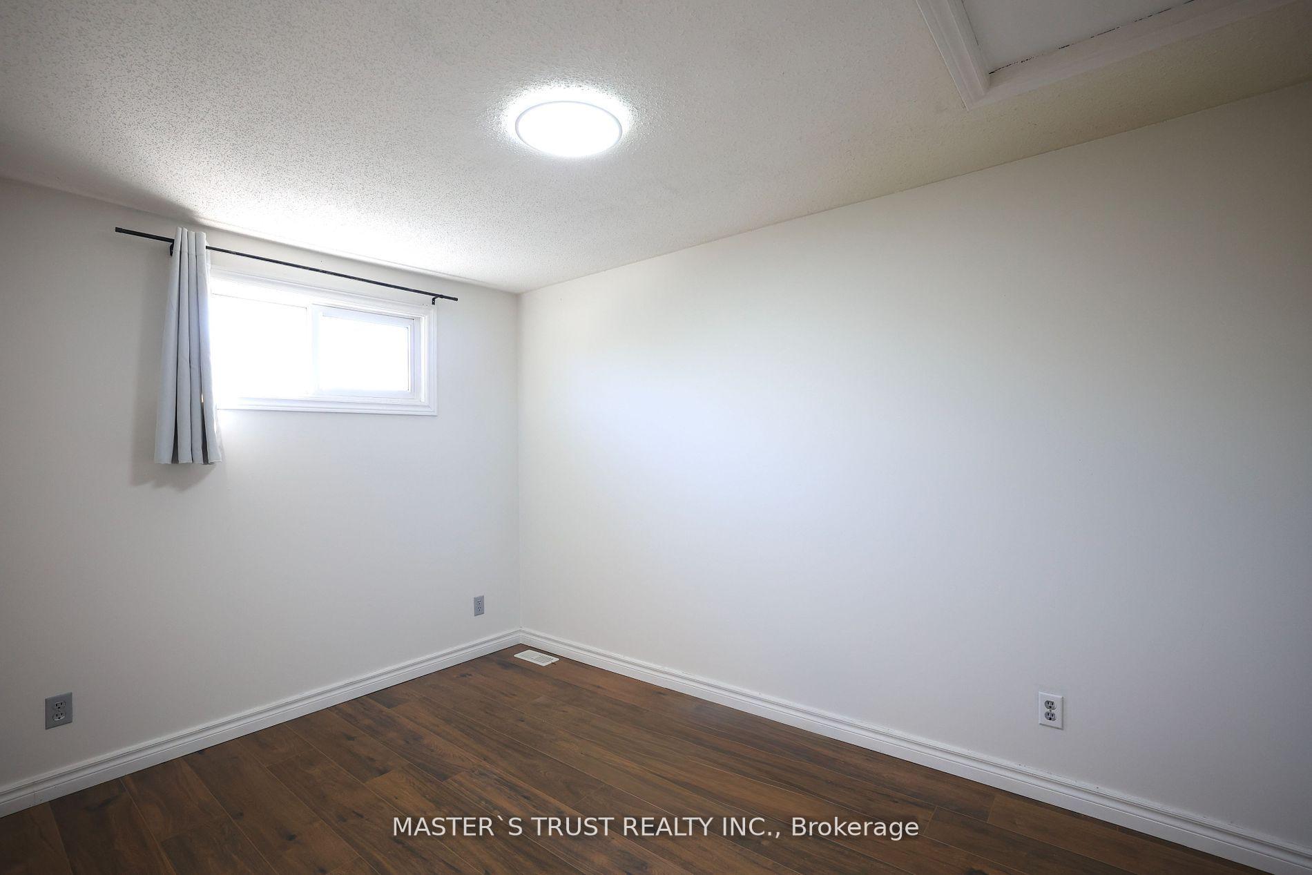 Photo 17 of 559 Edinburgh Road S, Guelph, Kortright West — HOMEH