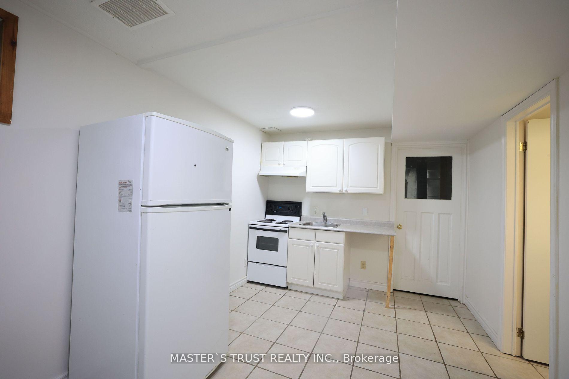 Photo 21 of 559 Edinburgh Road S, Guelph, Kortright West — HOMEH