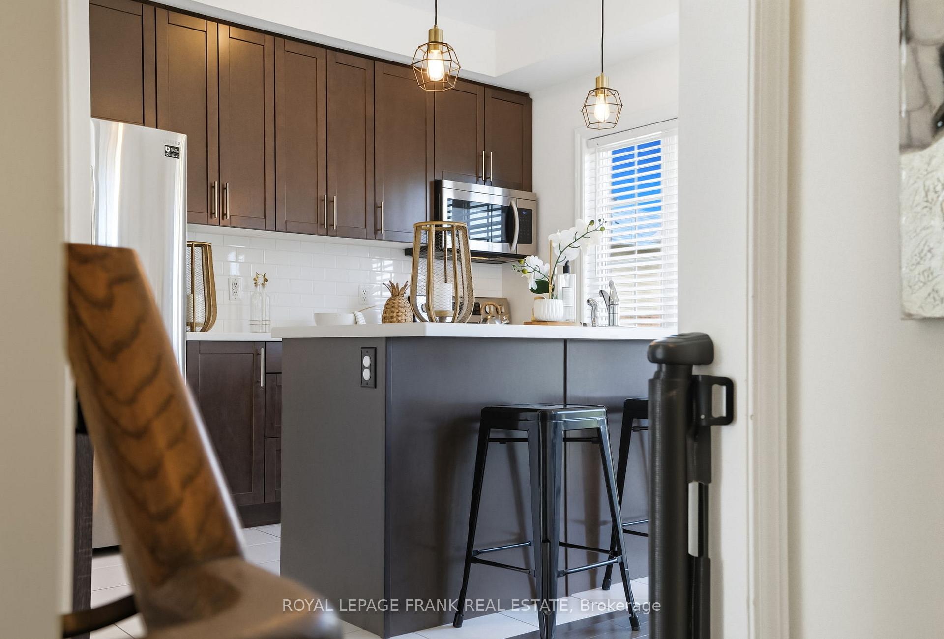 Photo 4 of 26 Ferris Square, Clarington, Courtice — HOMEH