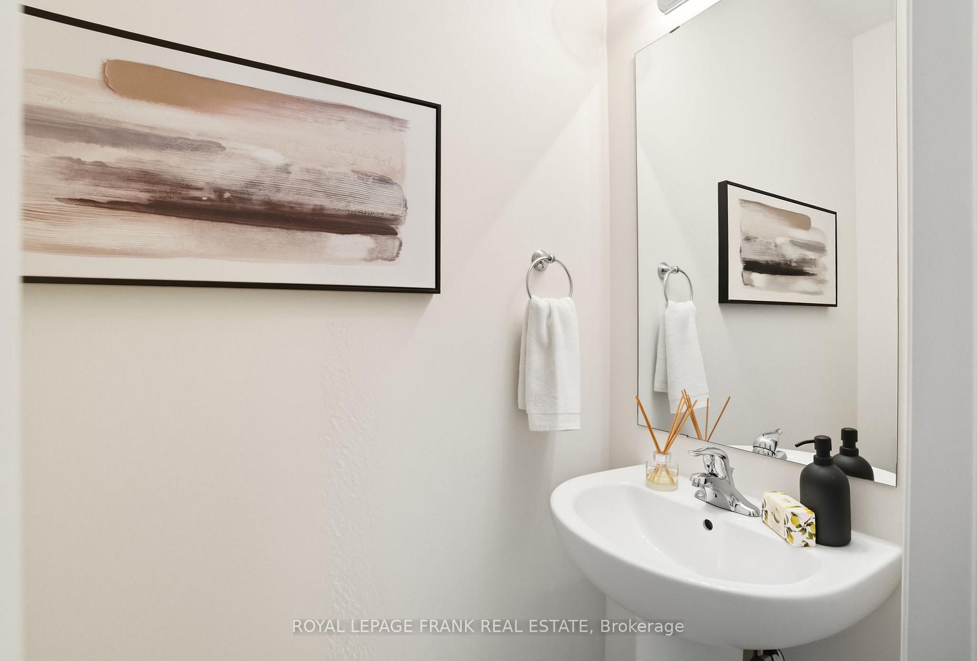 Photo 15 of 26 Ferris Square, Clarington, Courtice — HOMEH