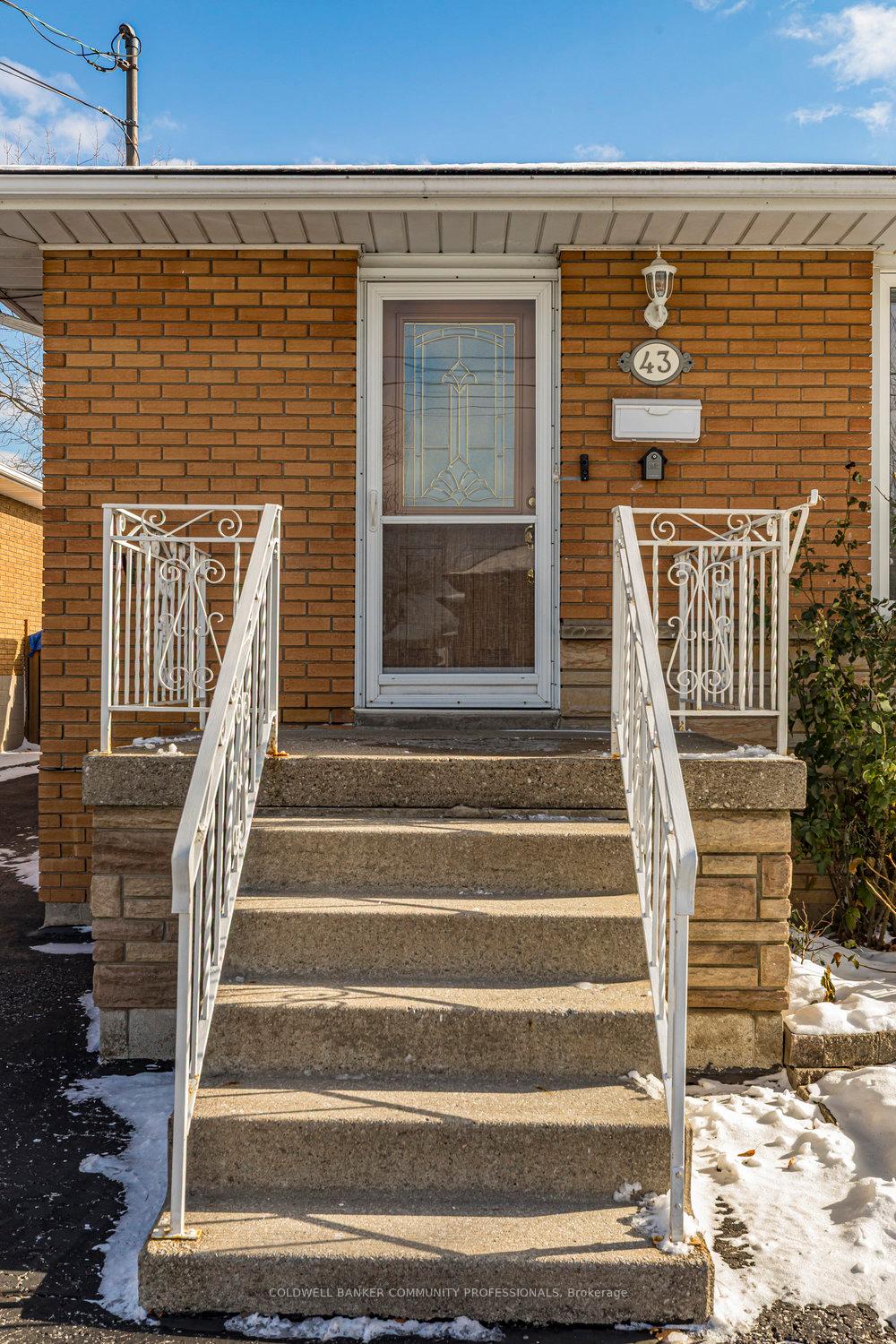 Photo 2 of 43 Bonaventure Drive, Hamilton, Gilbert — HOMEH