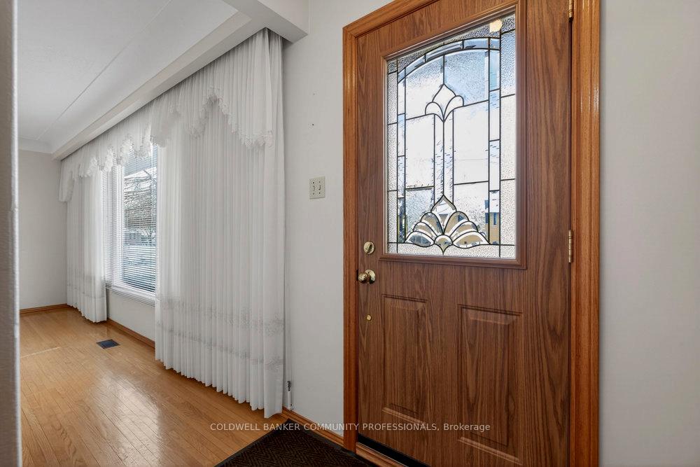 Photo 3 of 43 Bonaventure Drive, Hamilton, Gilbert — HOMEH