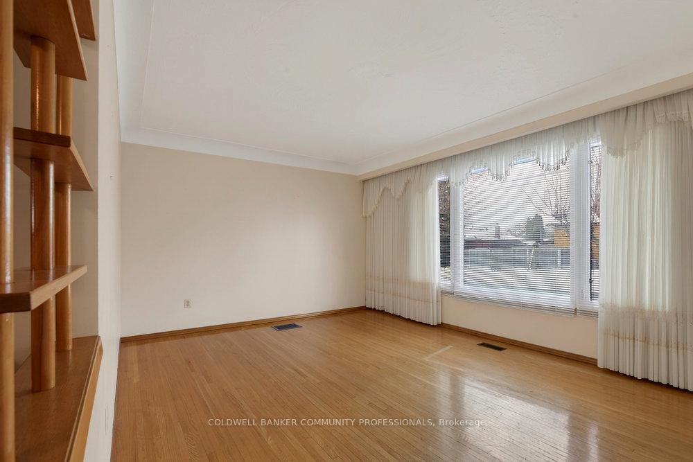 Photo 6 of 43 Bonaventure Drive, Hamilton, Gilbert — HOMEH