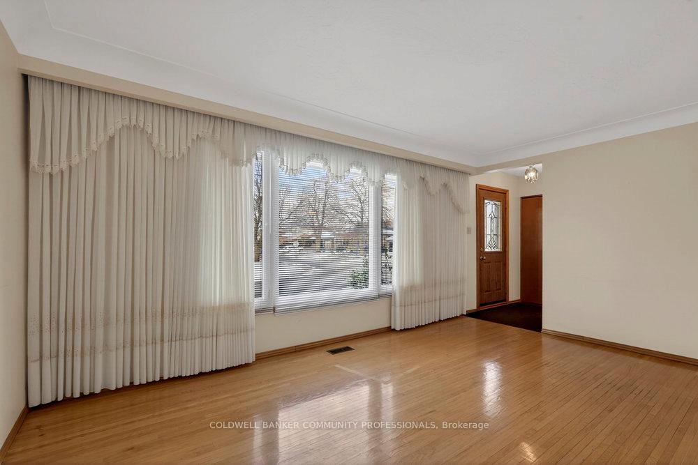 Photo 9 of 43 Bonaventure Drive, Hamilton, Gilbert — HOMEH