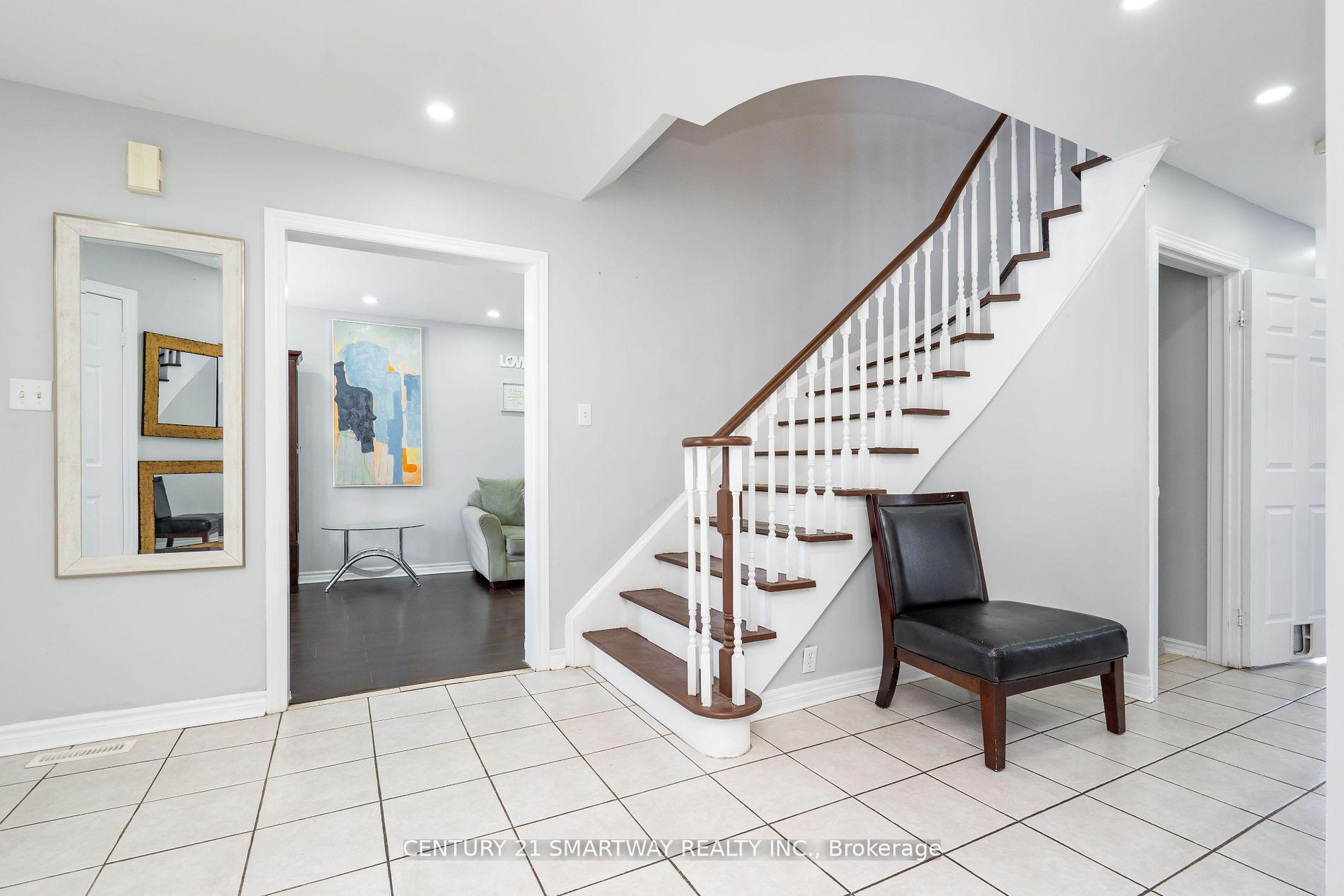 Photo 7 of 176 Dean Avenue, Barrie, Painswick South — HOMEH